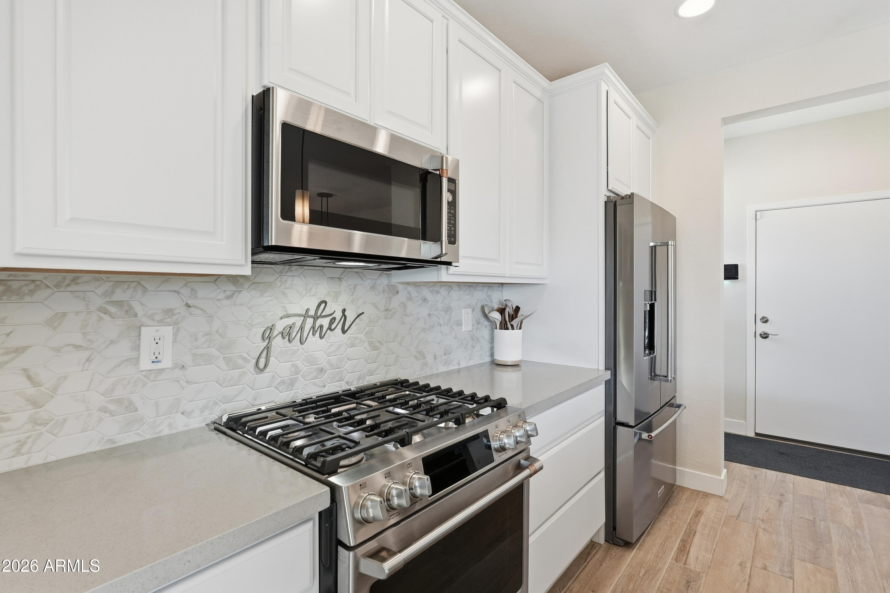 1393 W CALLE DE FLORES --