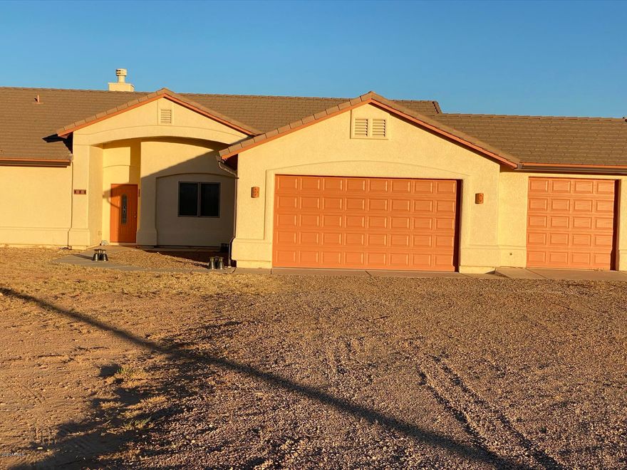 4 Acre horse property .Endless Mountain Views. 1800+ sq. ft. Refrigerated cooled  home with 3 car garage,  3 Bedroom + Den 2 bathrooms Master spa bathroom with jet tub His and Her vanity. Enjoy endless mountain views on your screed Porch. Country living at it's best.
Property to the right is the well location 5 share.
 Septic in front of property.