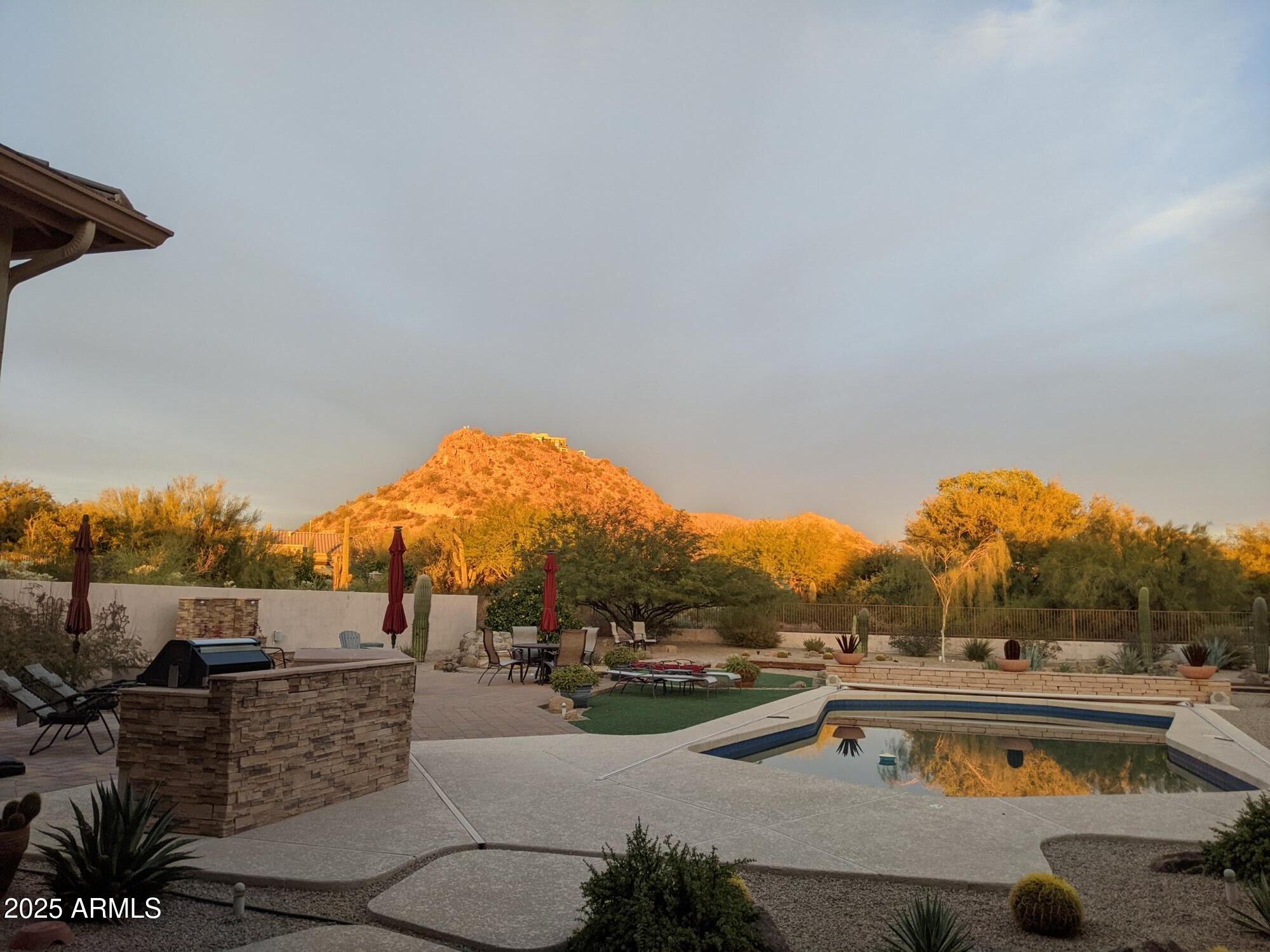 2663 N KEESHA --