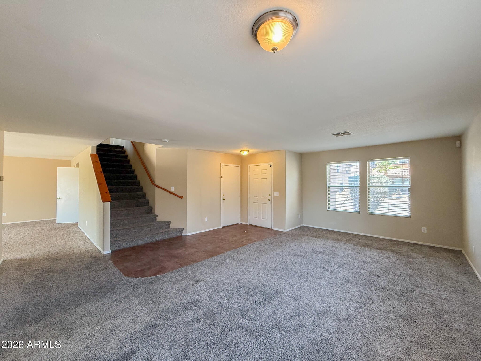 583 W RACINE Loop