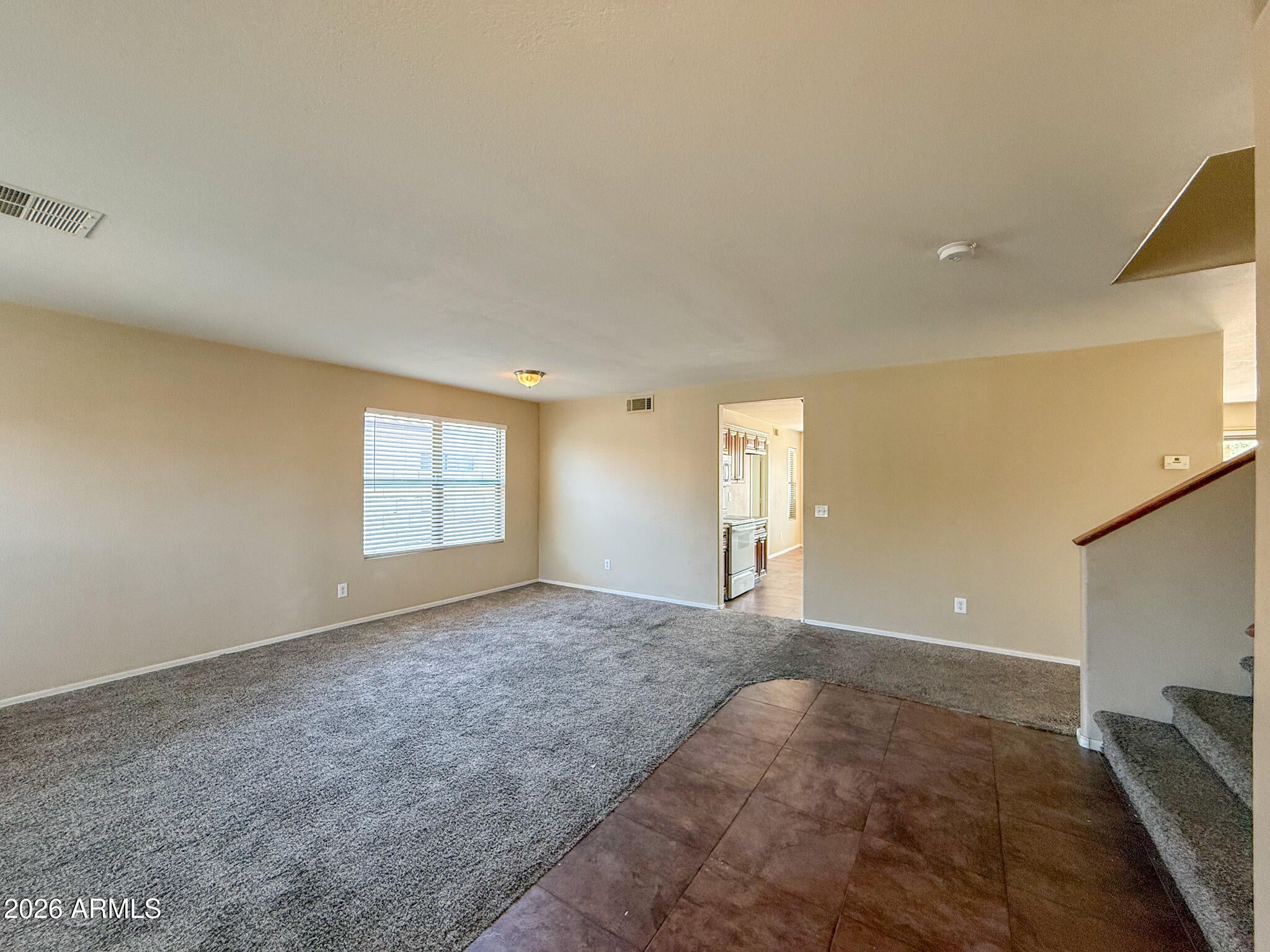 583 W RACINE Loop