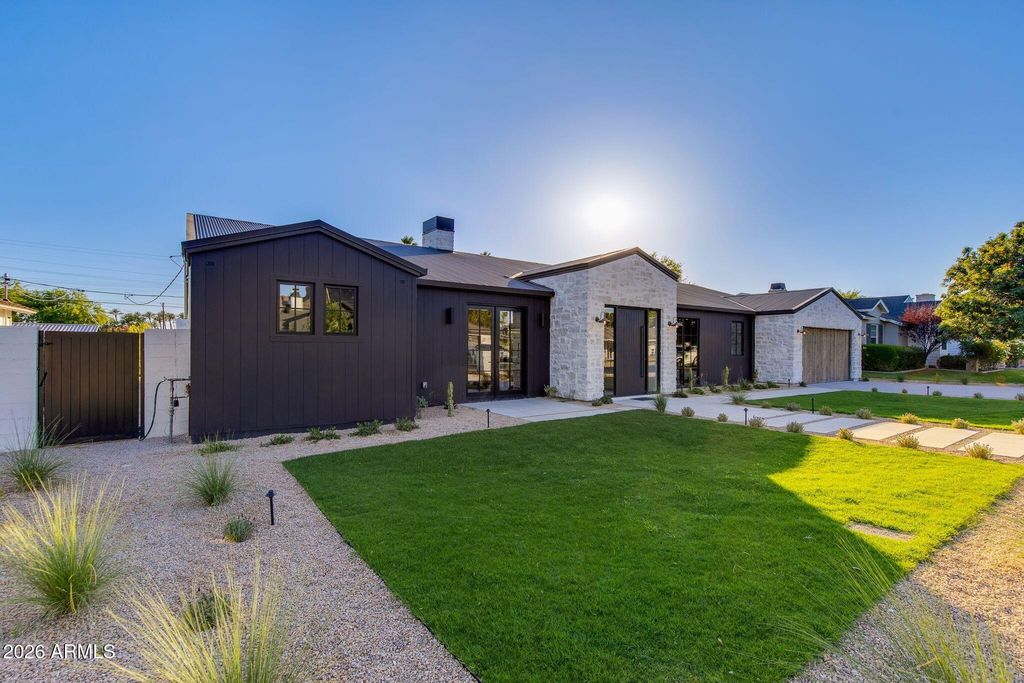Photo of 4549 E Calle Ventura, Phoenix, AZ 85018 (MLS # 7026129)