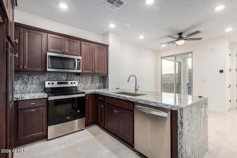 Photo of 2121 W Sonoran Desert Drive #Apt 5, Phoenix, AZ 85085 (MLS # 7039170)