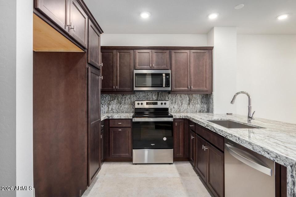 2121 W Sonoran Desert Drive Apt 5