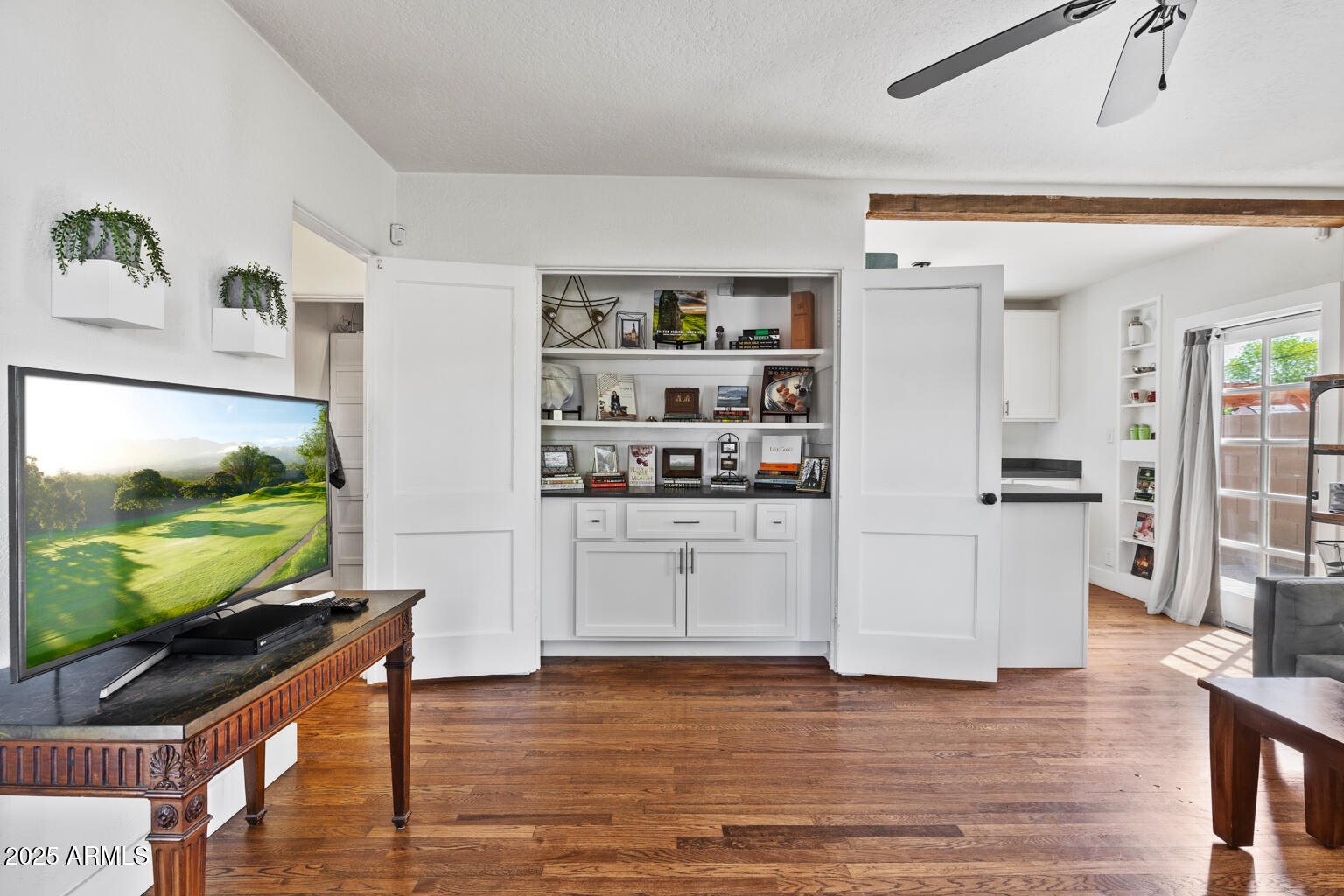 223 N MORRIS --