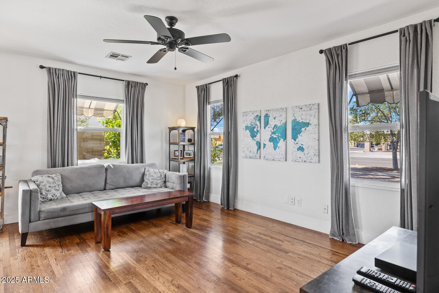 223 N MORRIS --