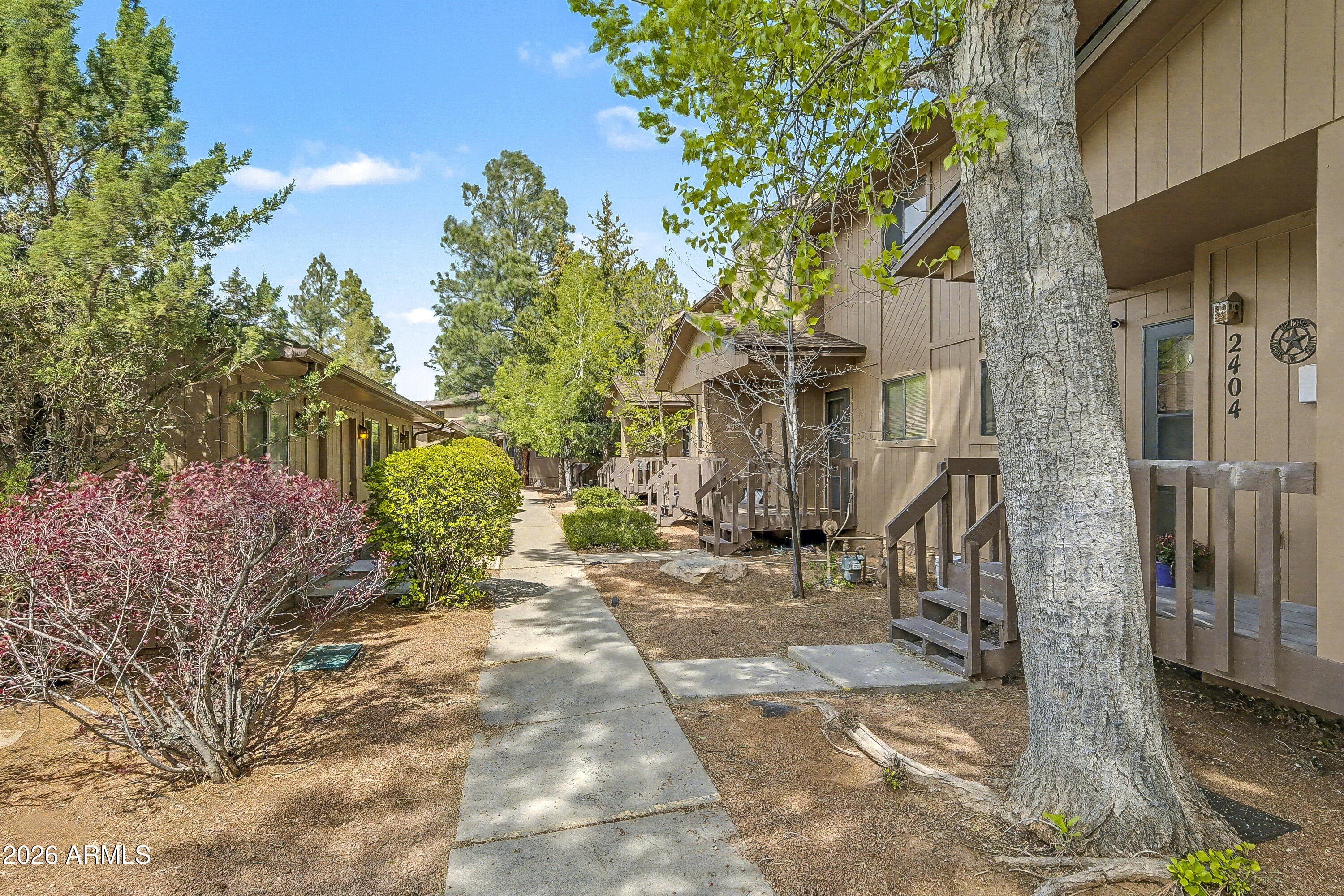 2404 N WHISPERING PINES Way