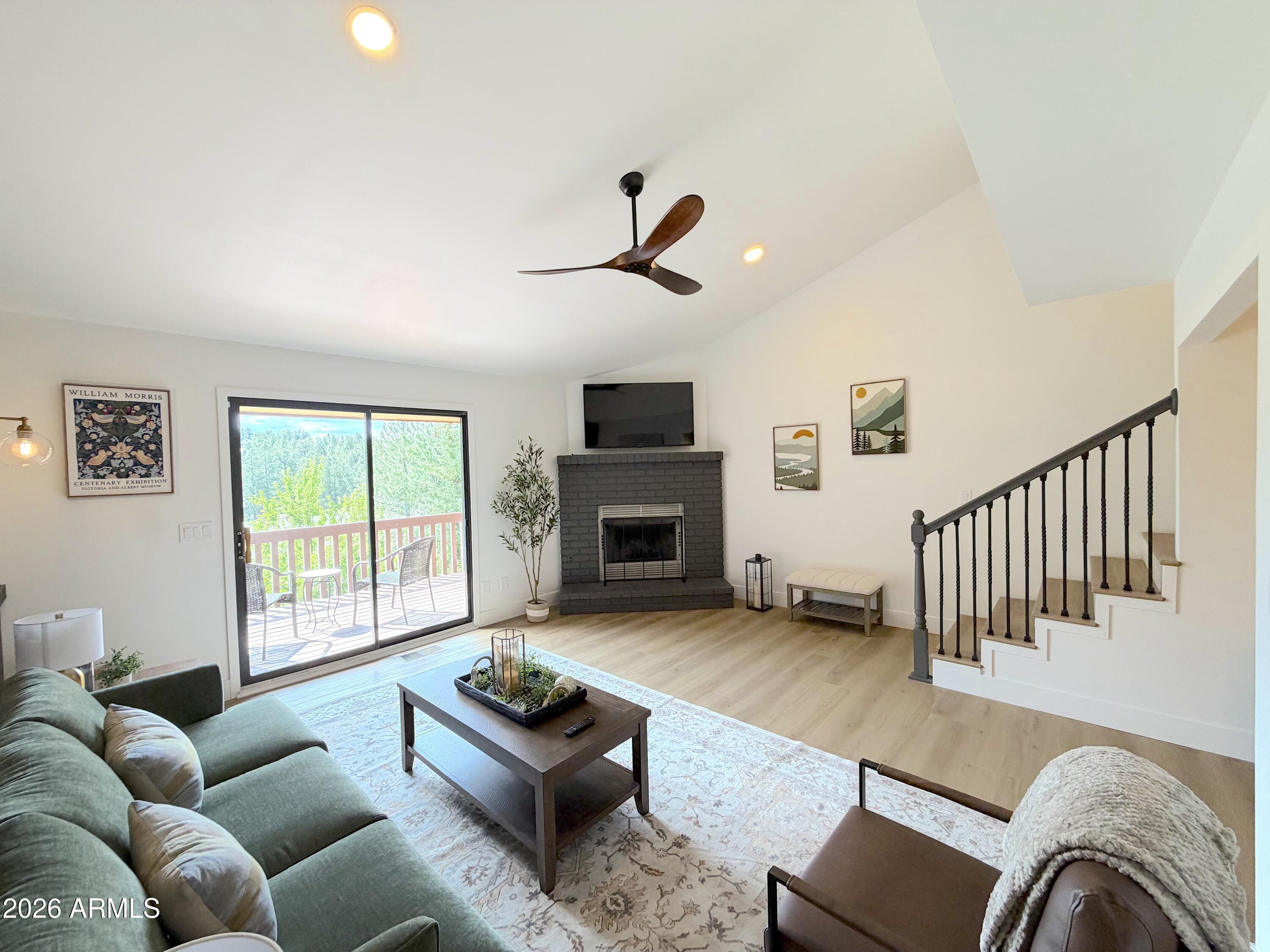 2404 N WHISPERING PINES Way