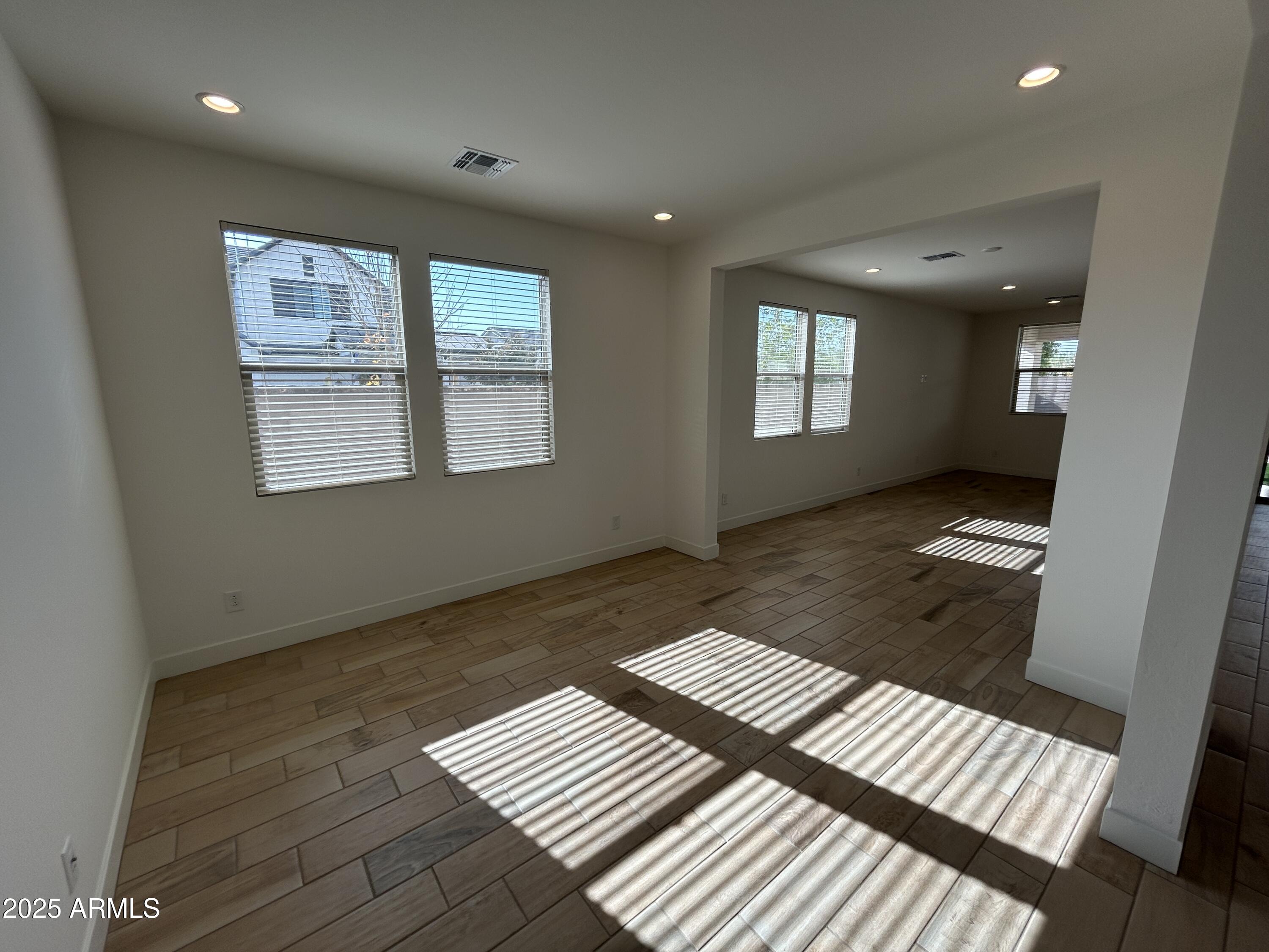 11806 N LOMA LINDA Street