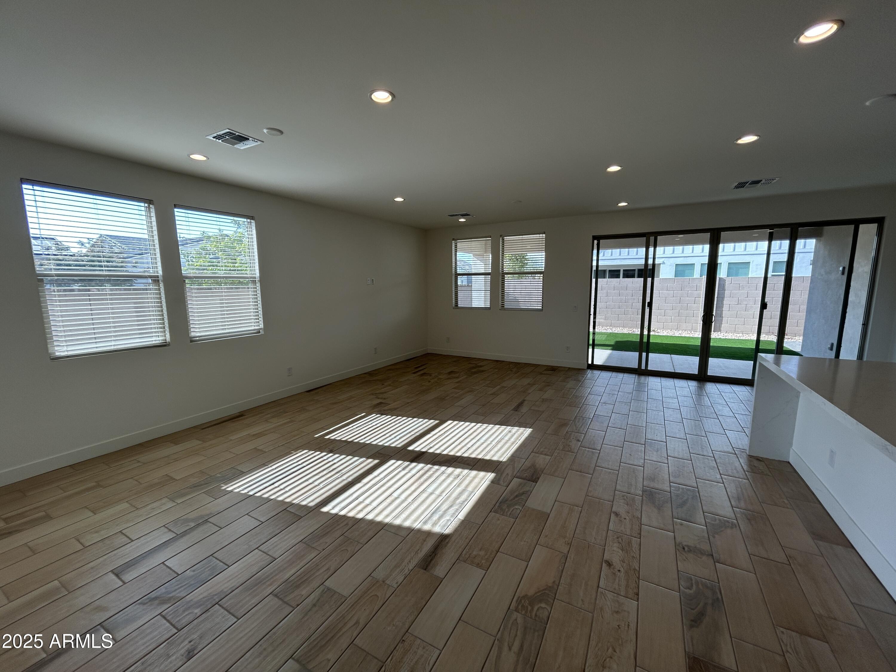 11806 N LOMA LINDA Street