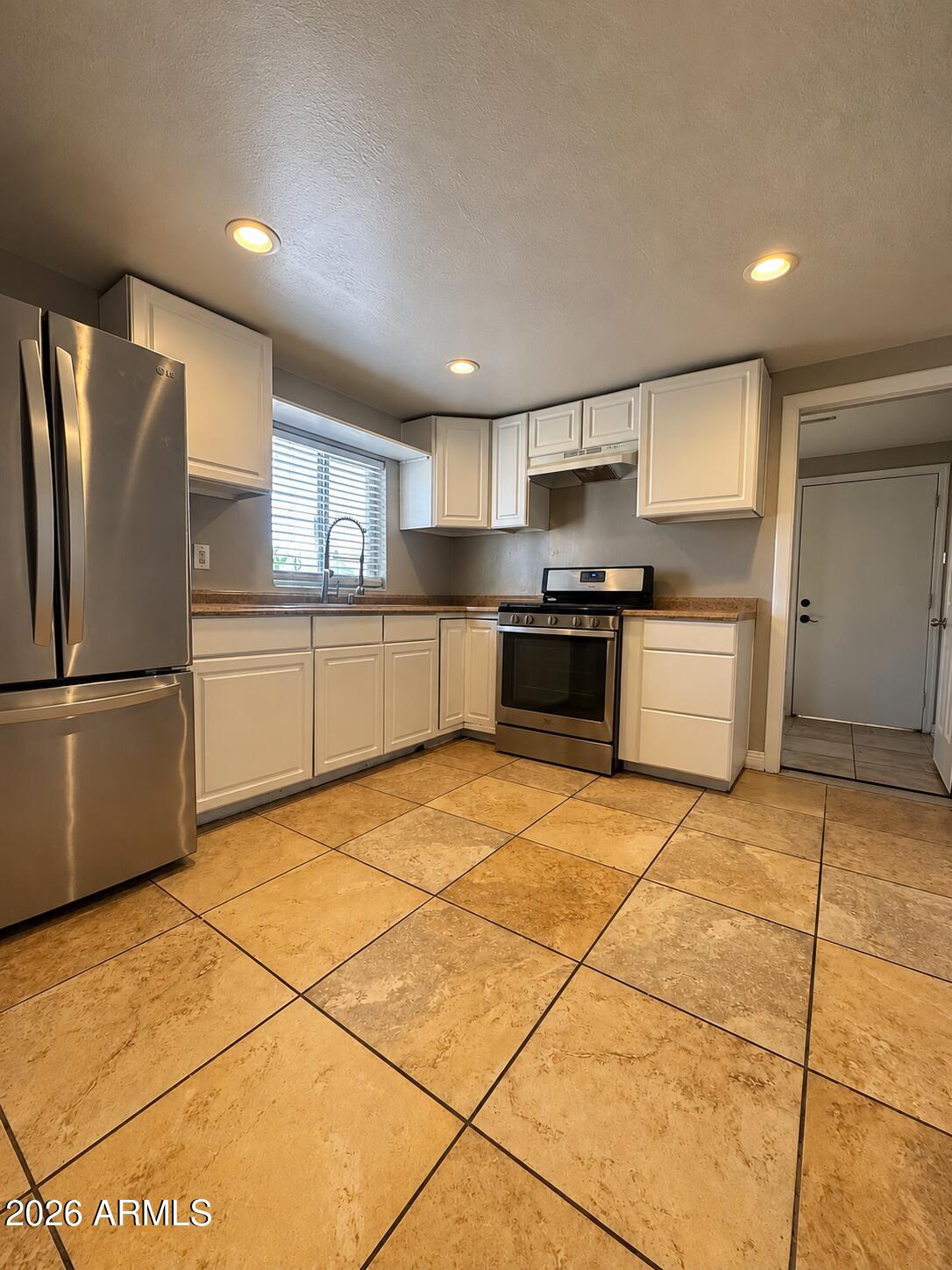 1048 N 27TH Place