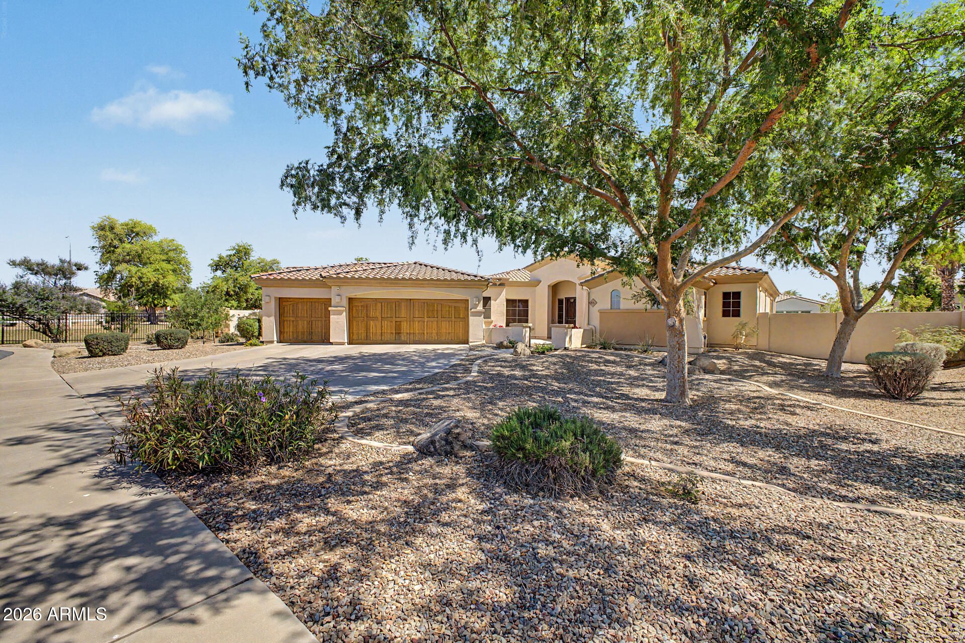 975 E COUNTY DOWN Drive