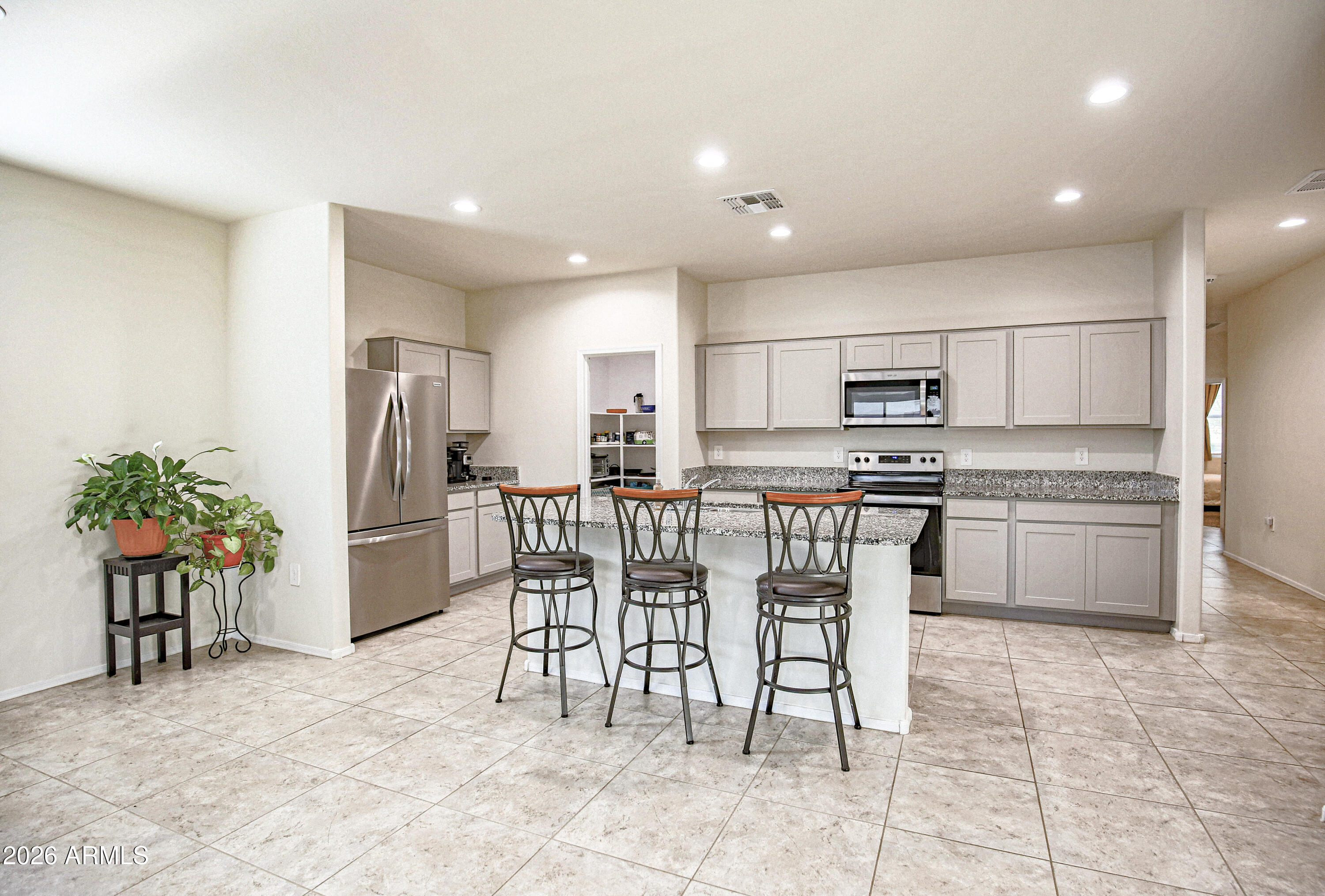 18983 W ADAMS Street