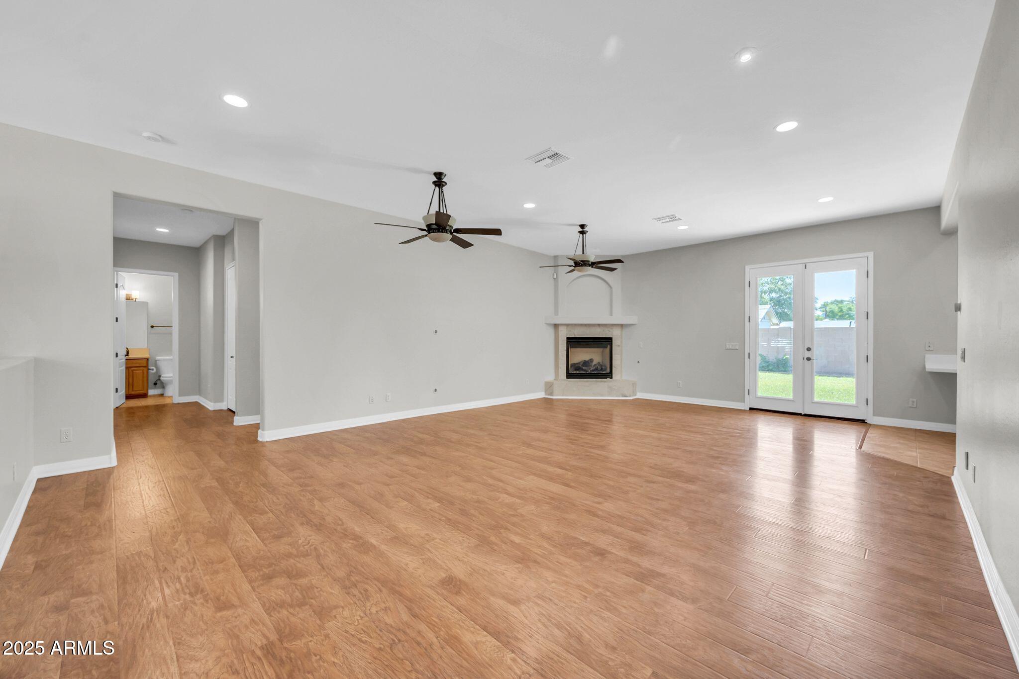 4213 E Edgemont Avenue