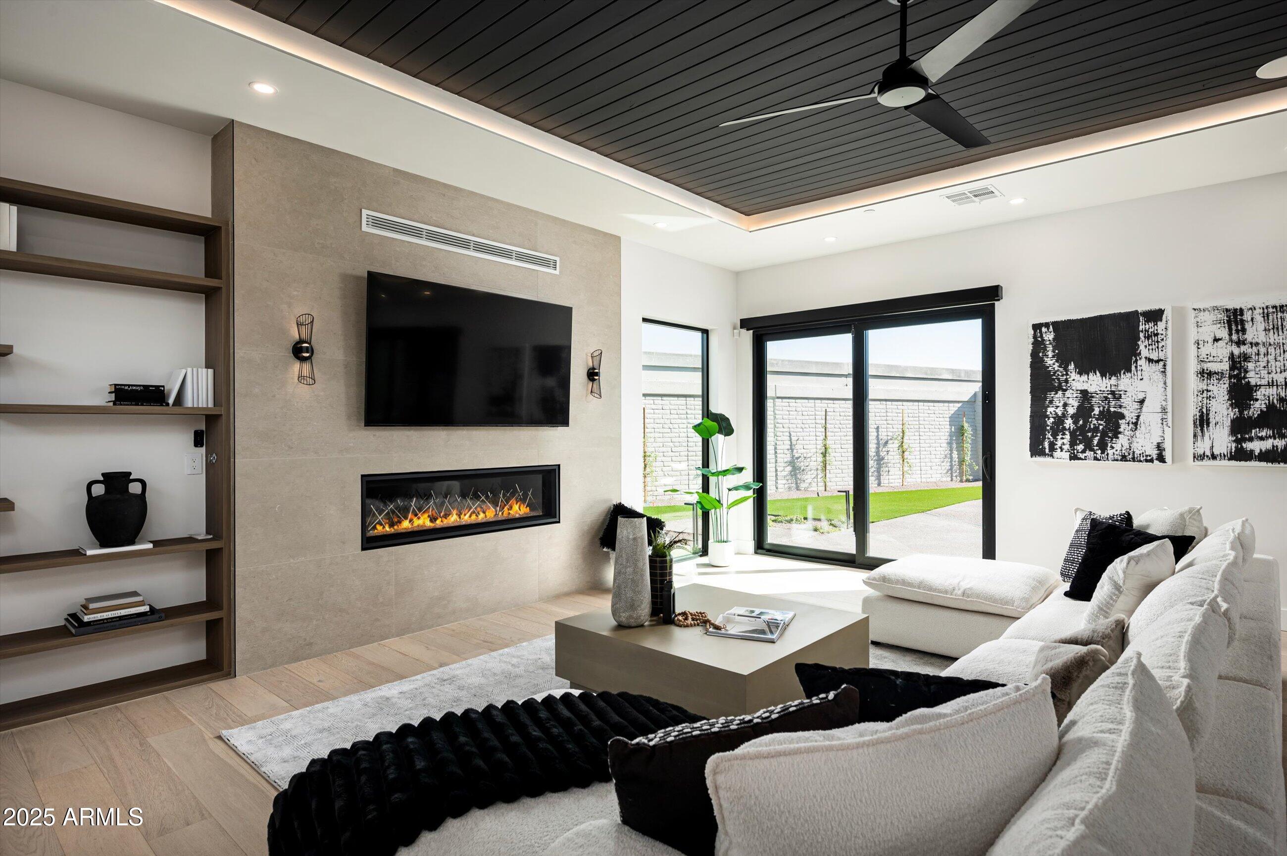 1831 E PALMAIRE Avenue