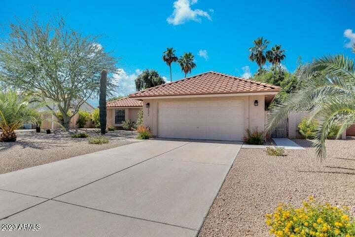 5801 E Paradise Lane