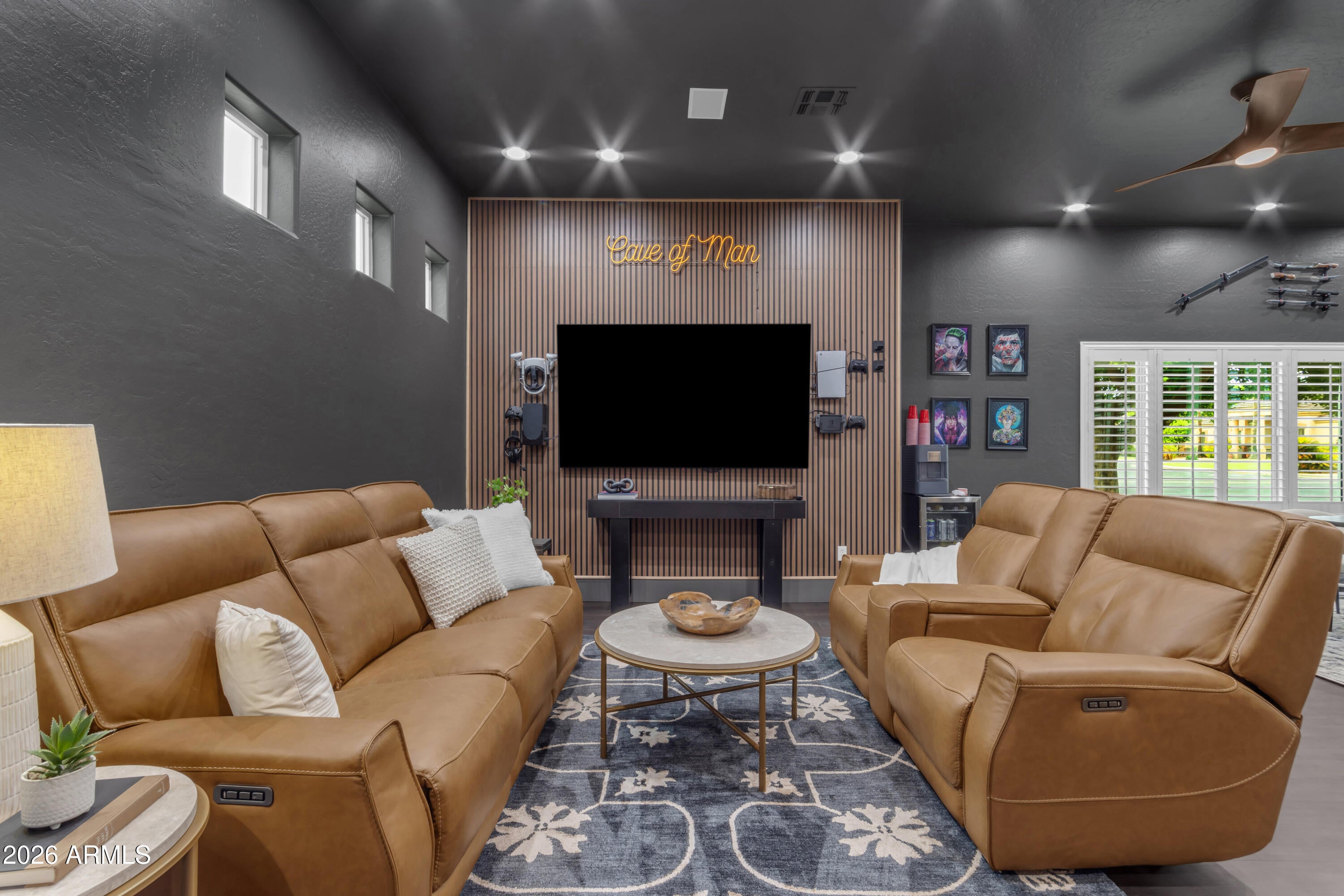 1261 N LOS ALAMOS --