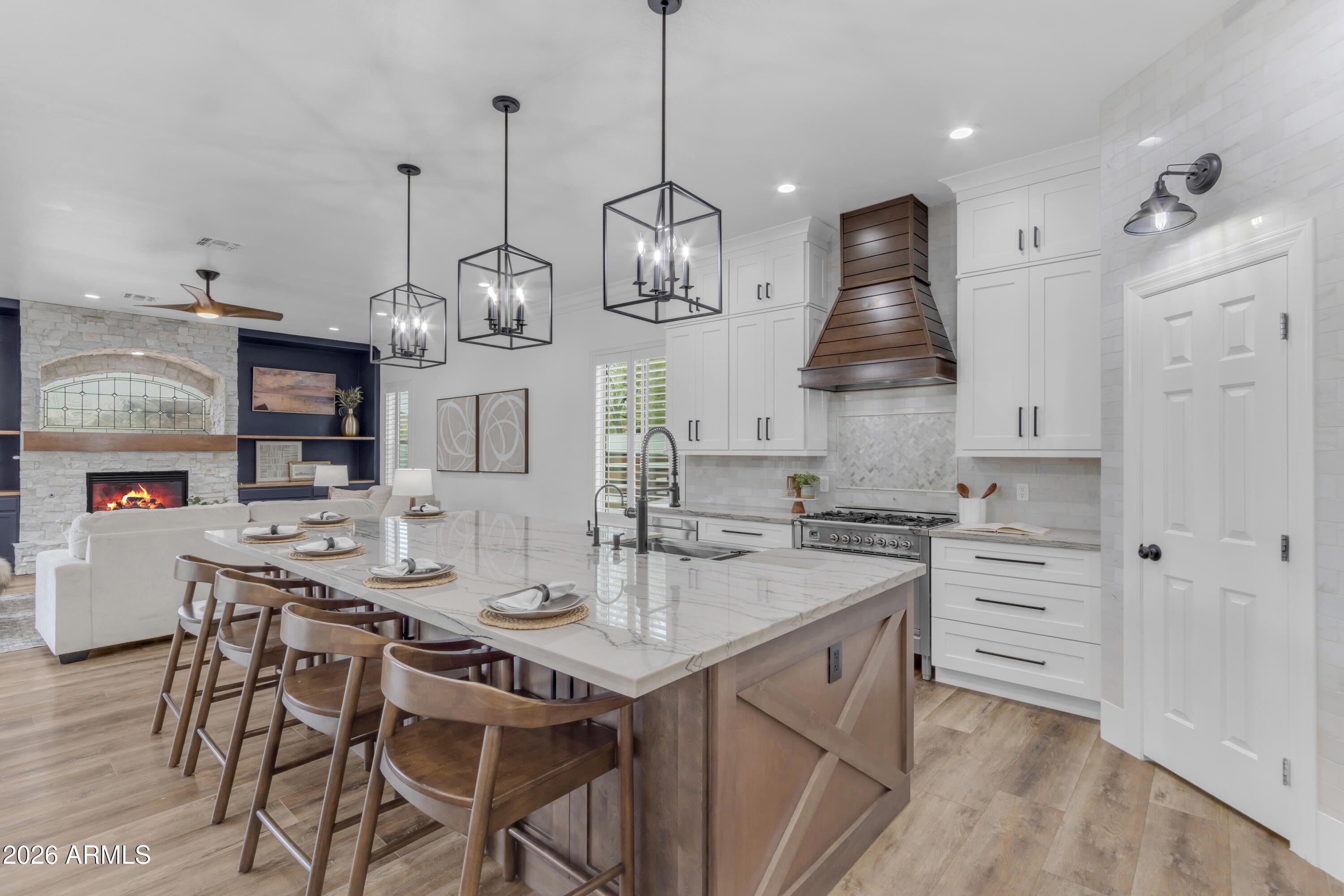 1261 N LOS ALAMOS --