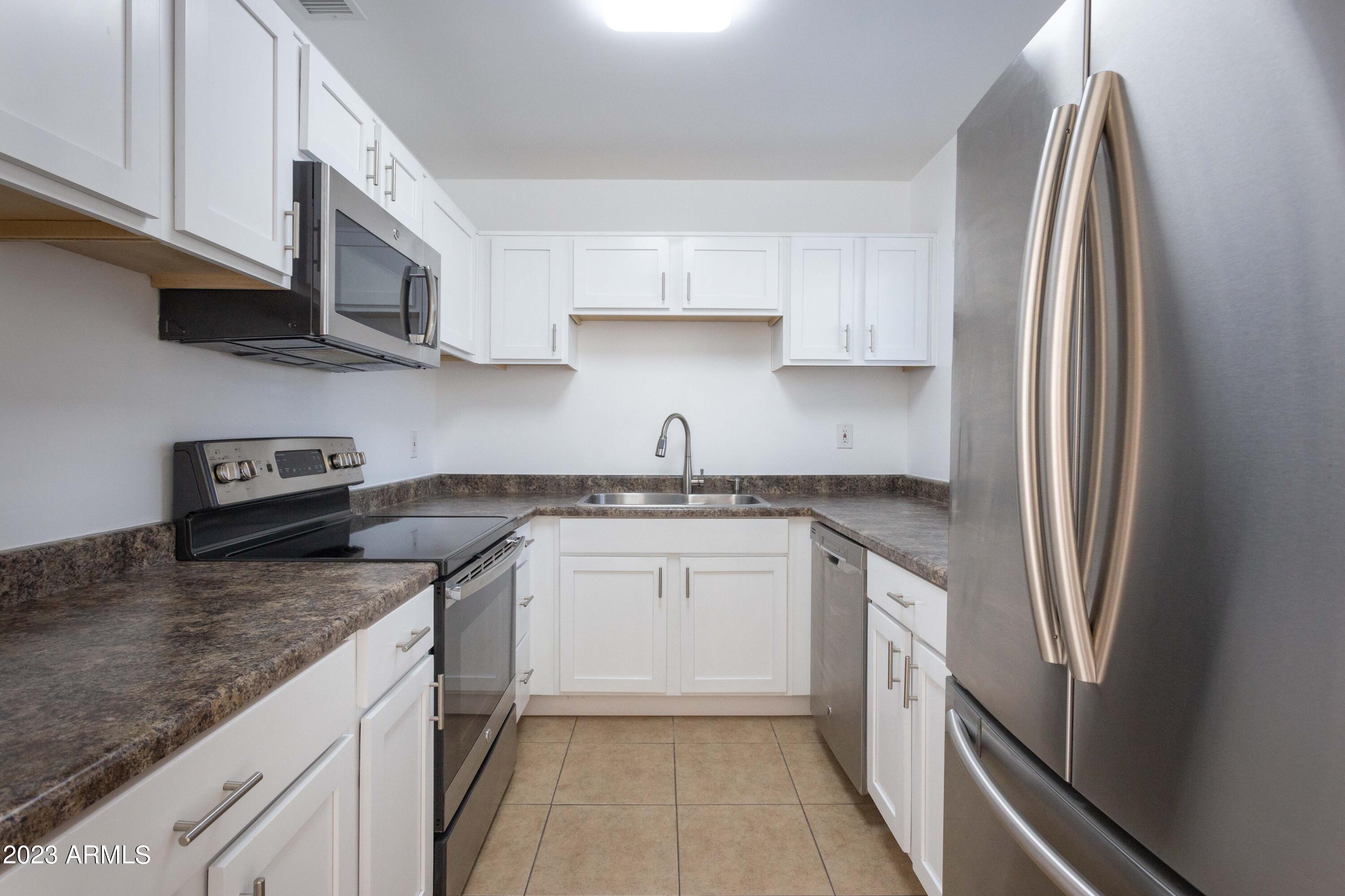 1043 E Maryland Avenue Apt 5