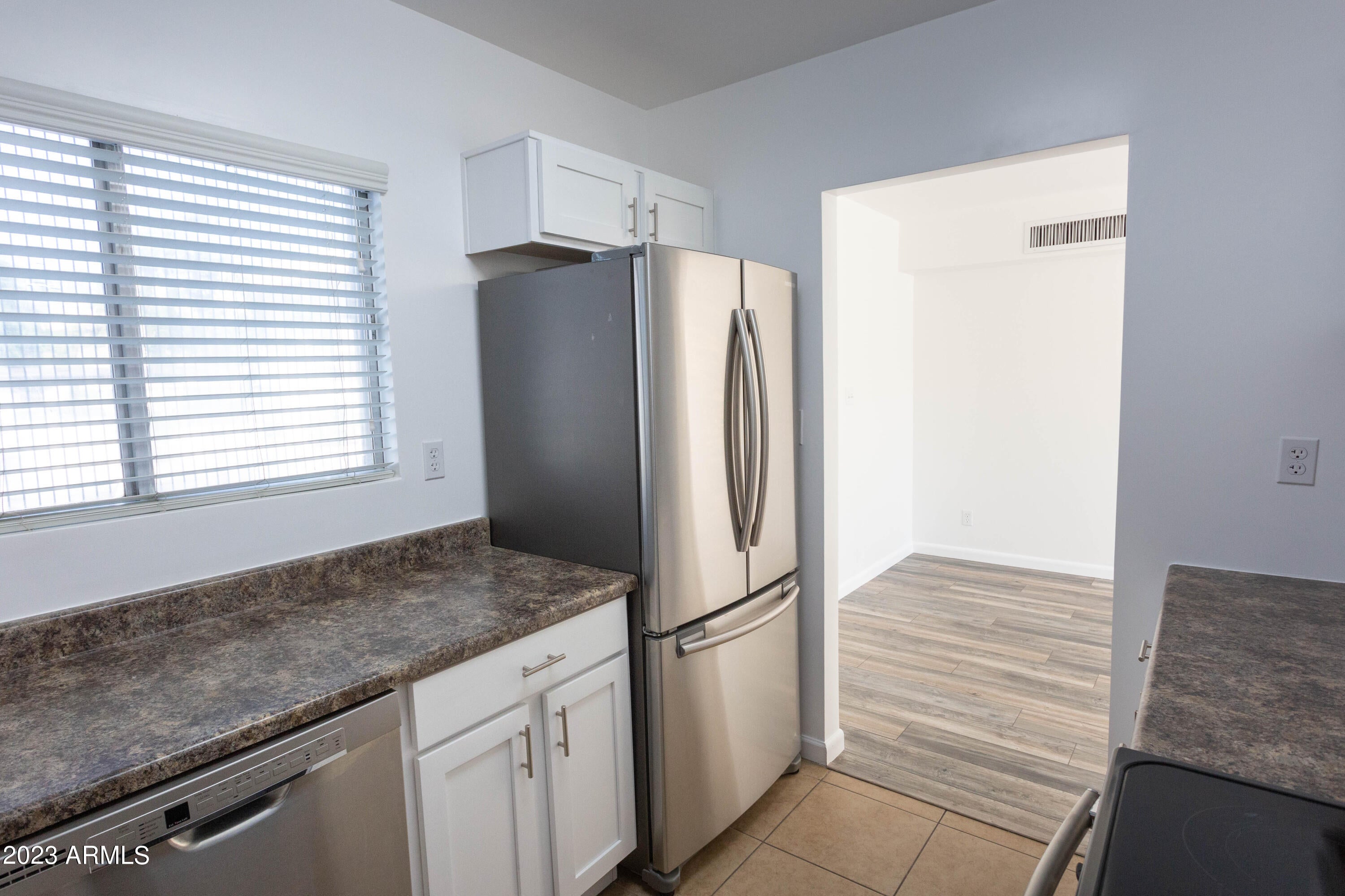 1043 E Maryland Avenue Apt 5