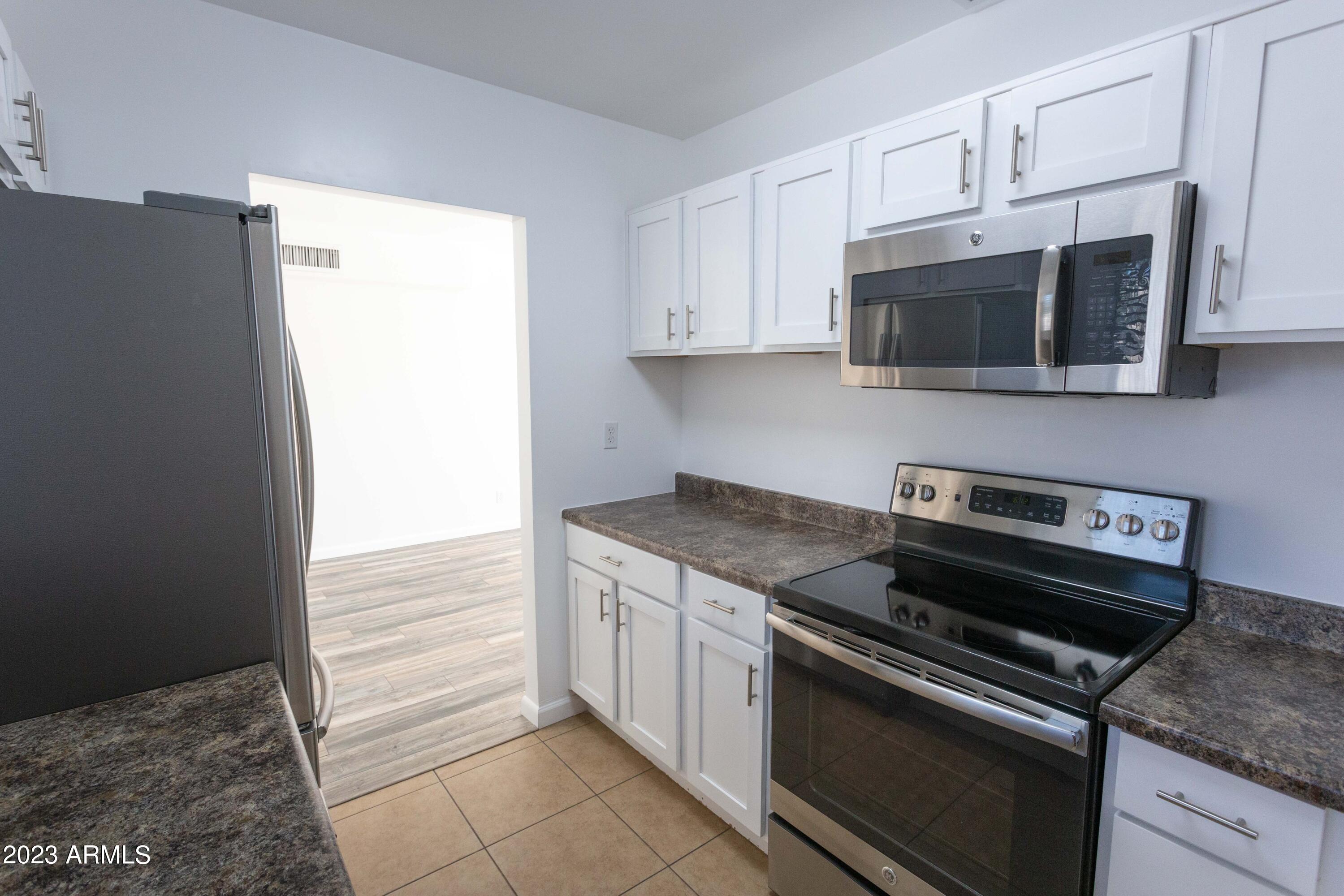 1043 E Maryland Avenue Apt 5