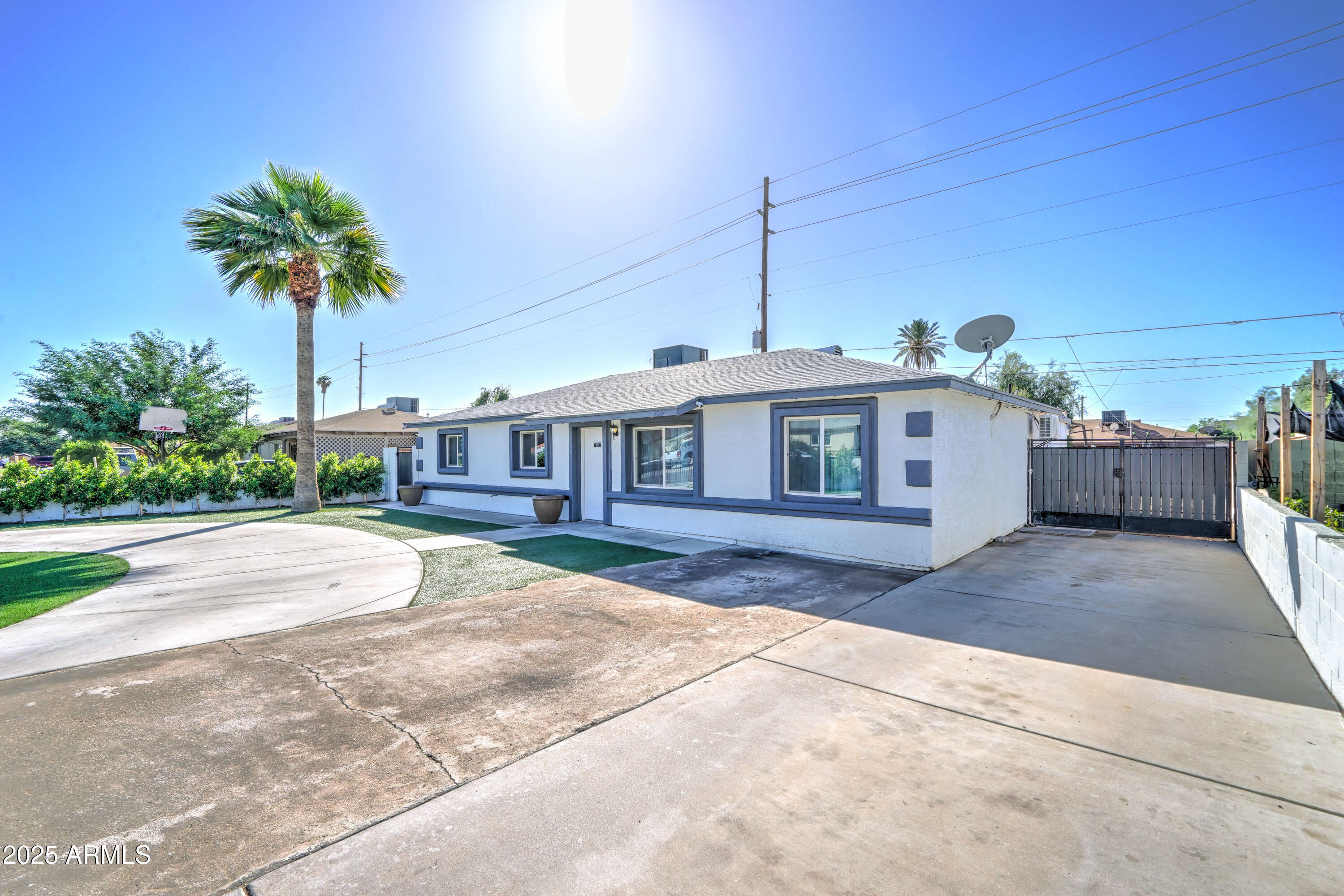 3029 W Montebello Avenue