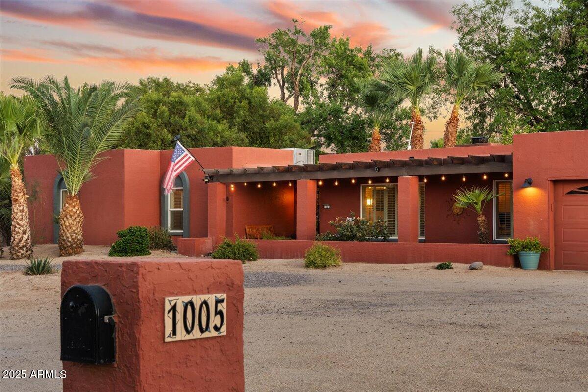 1005 E CARVER Road