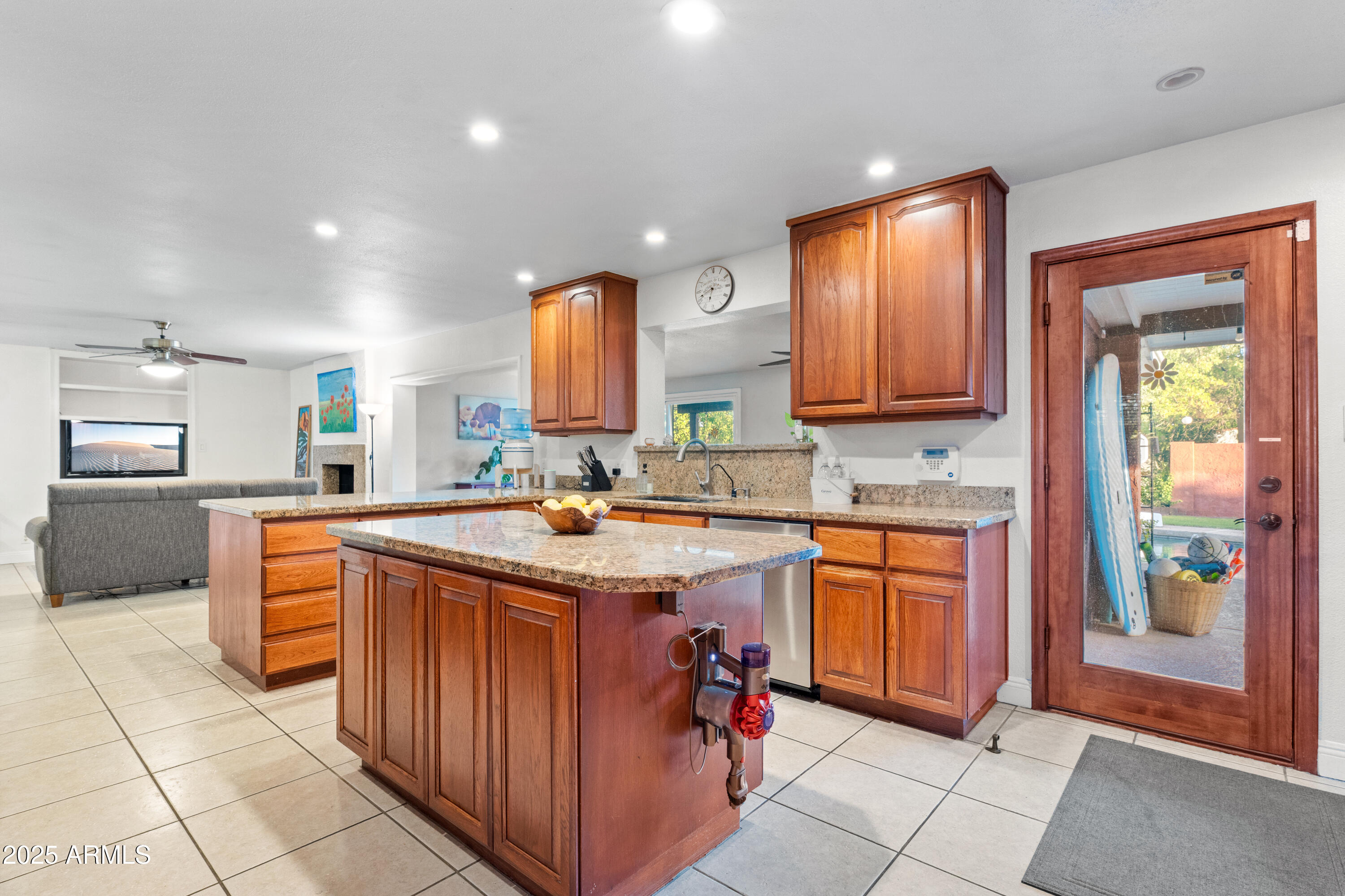 1005 E CARVER Road