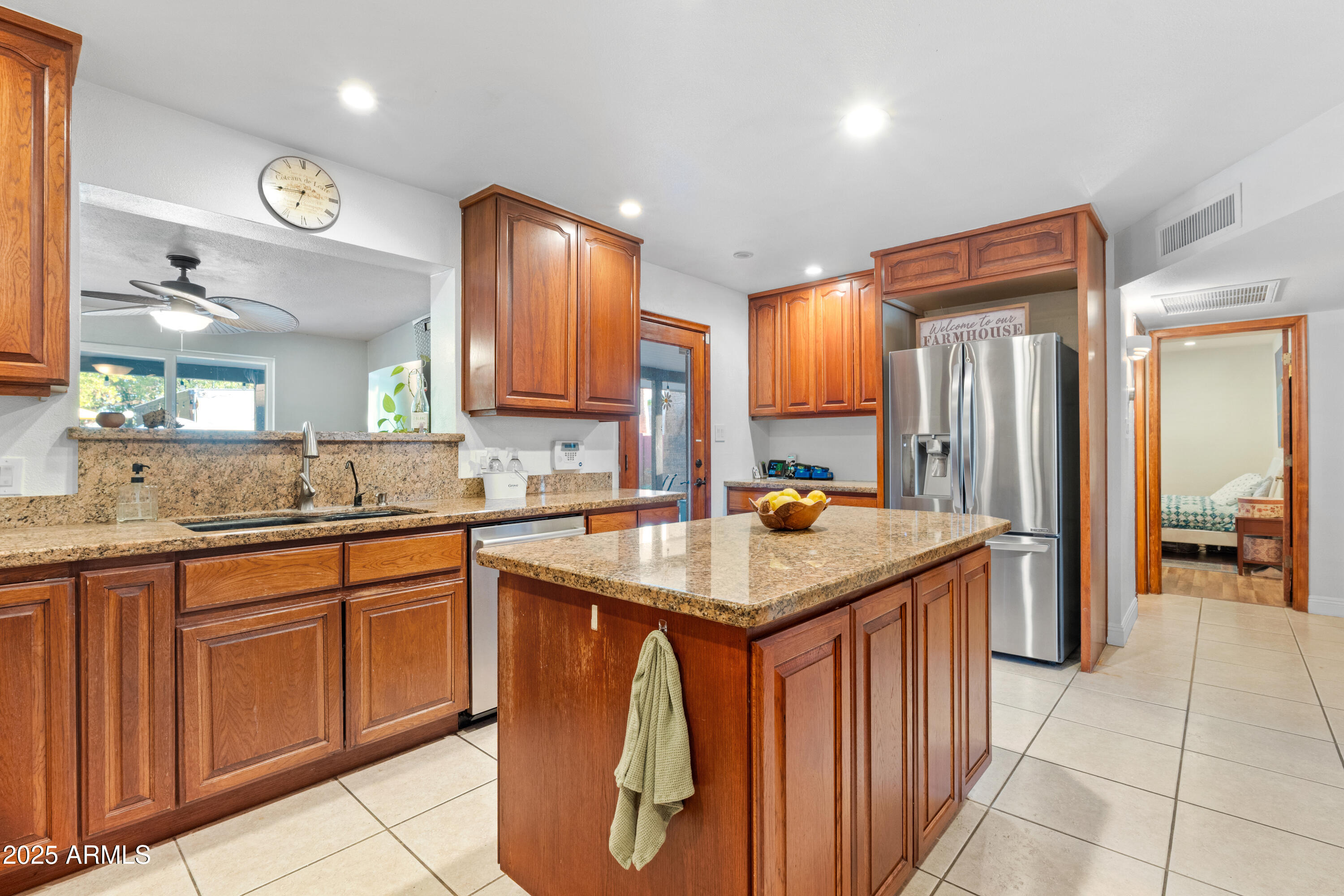 1005 E CARVER Road