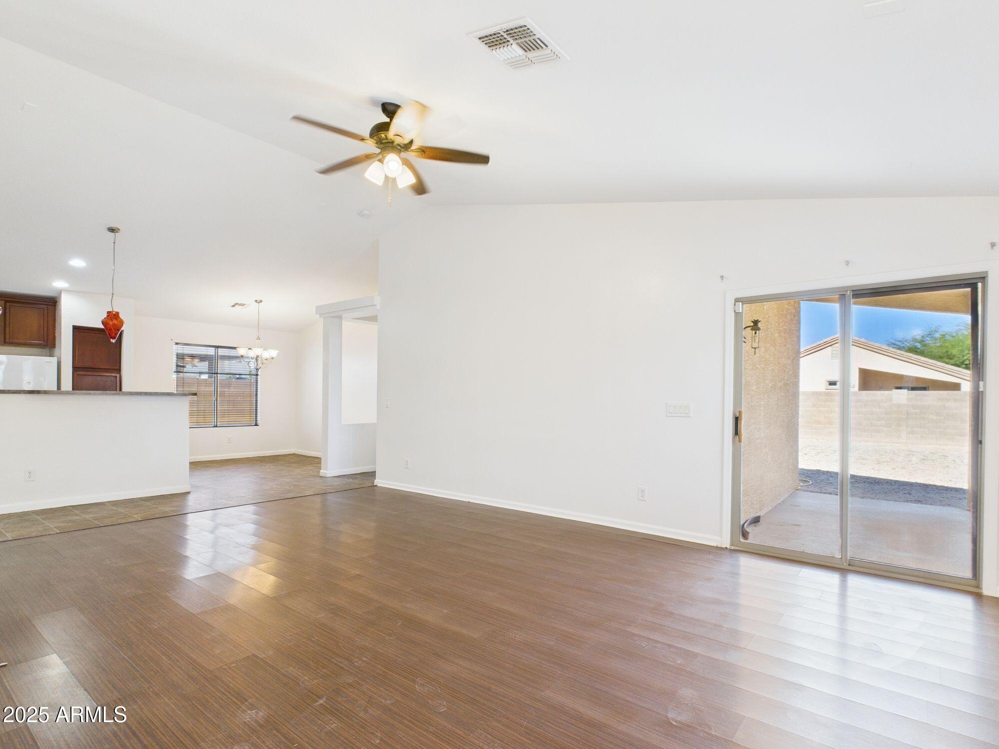 2296 W ROOSEVELT Avenue