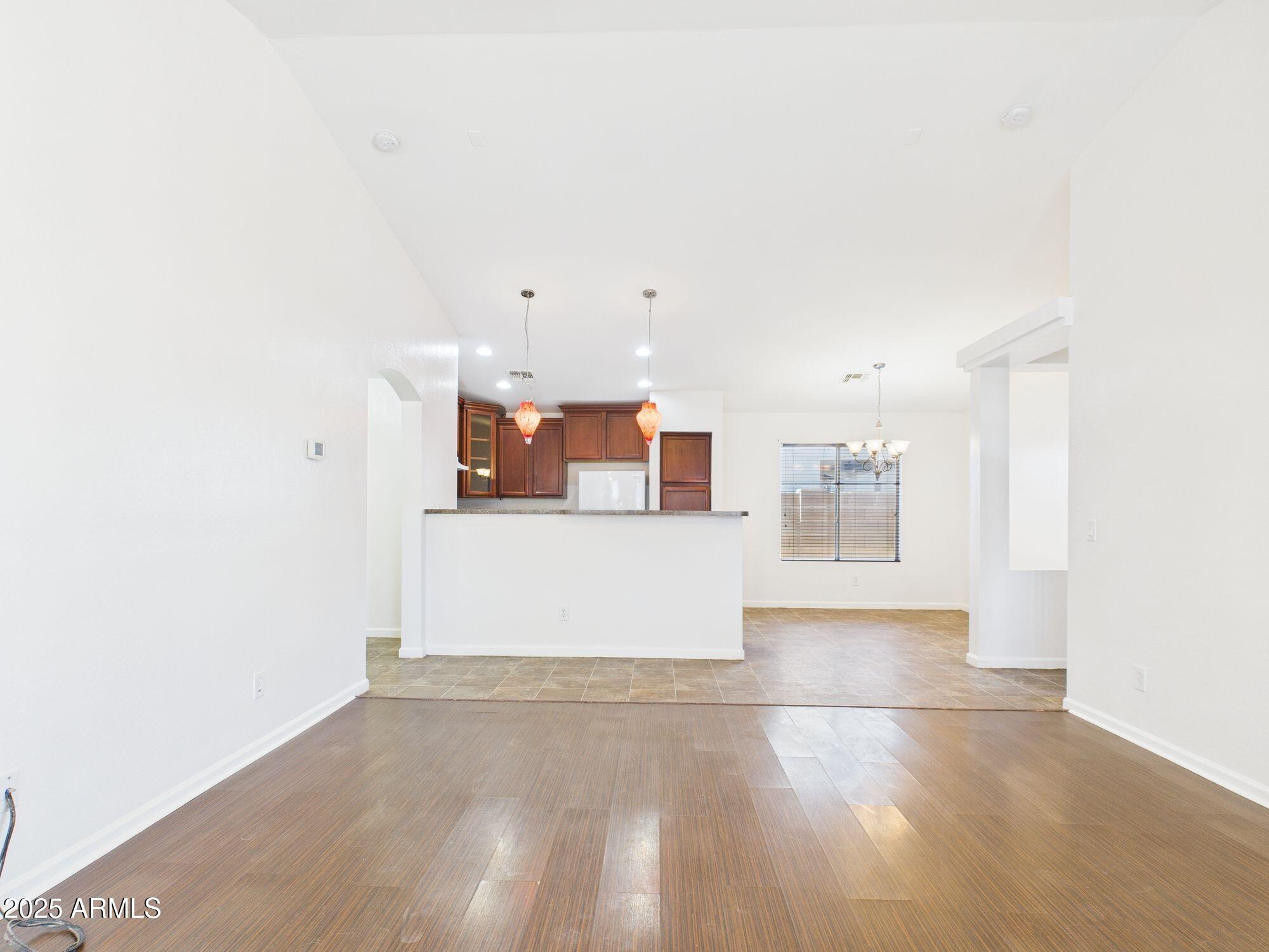 2296 W ROOSEVELT Avenue