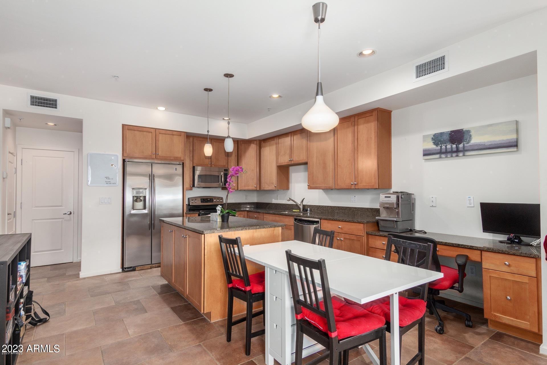 525 W LAKESIDE Drive 133