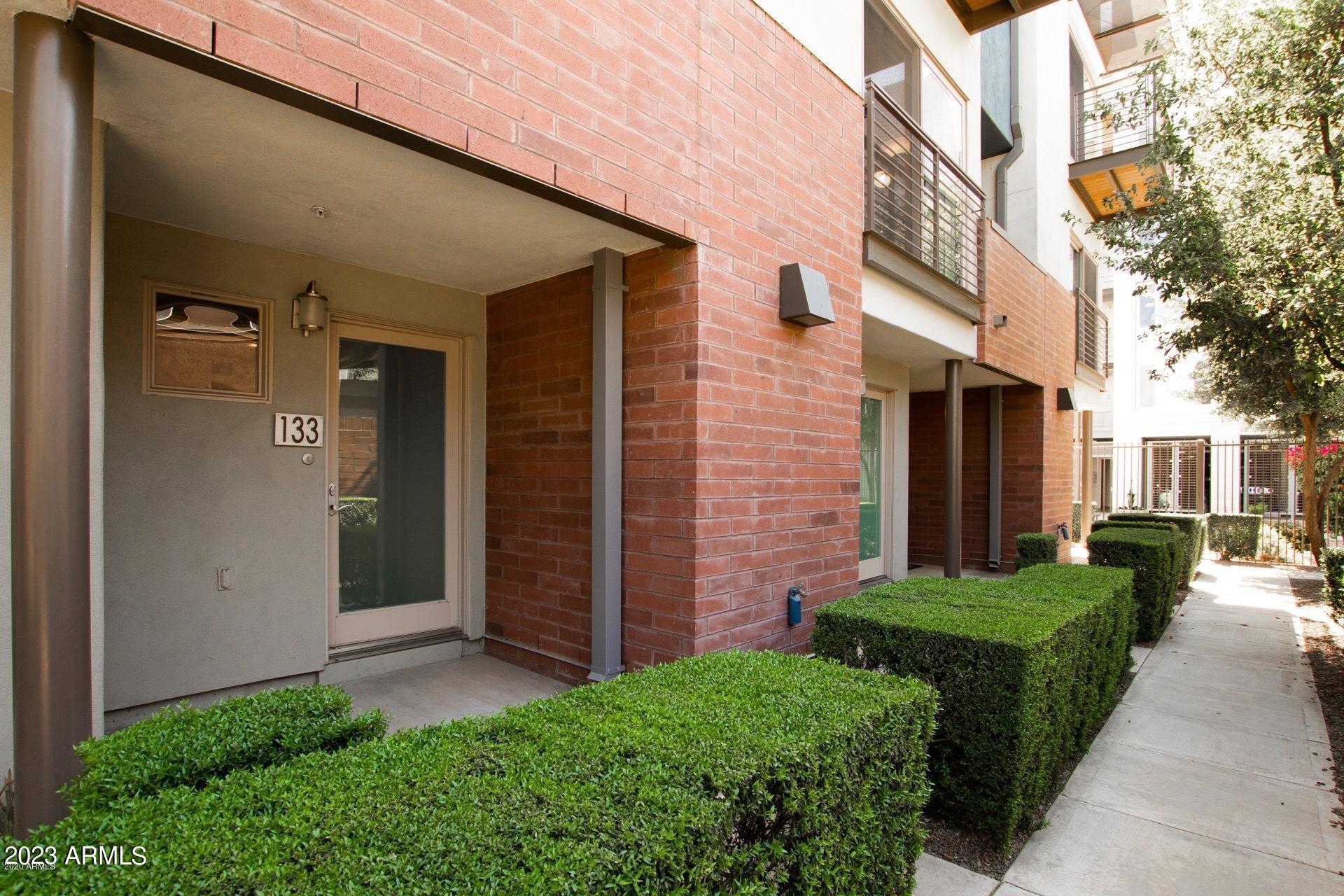 525 W LAKESIDE Drive 133