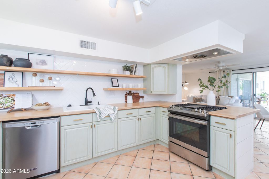Photo of 6824 E 2nd Street #202, Scottsdale, AZ 85251 (MLS # 7034989)