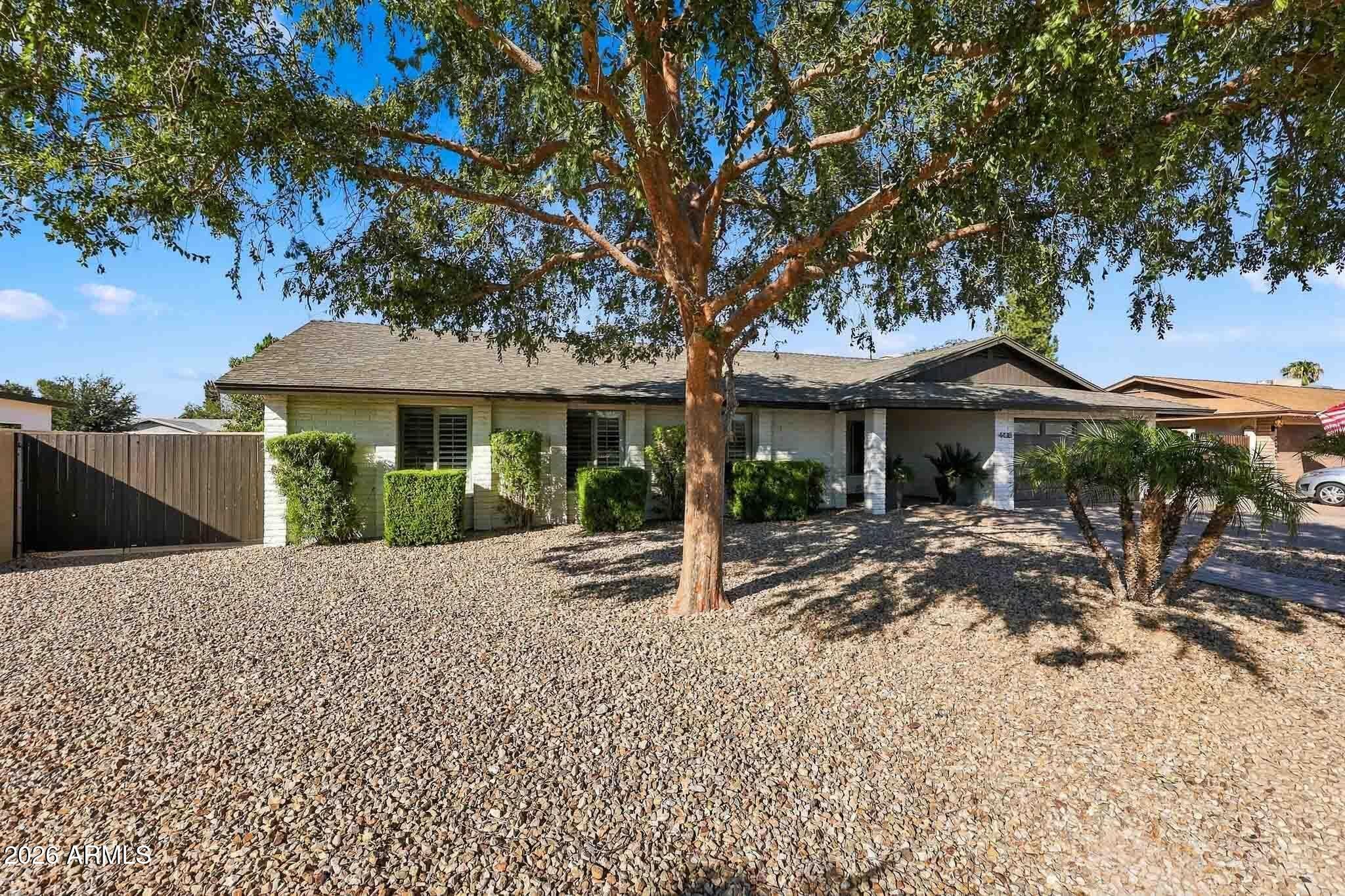 4438 E VOLTAIRE Avenue