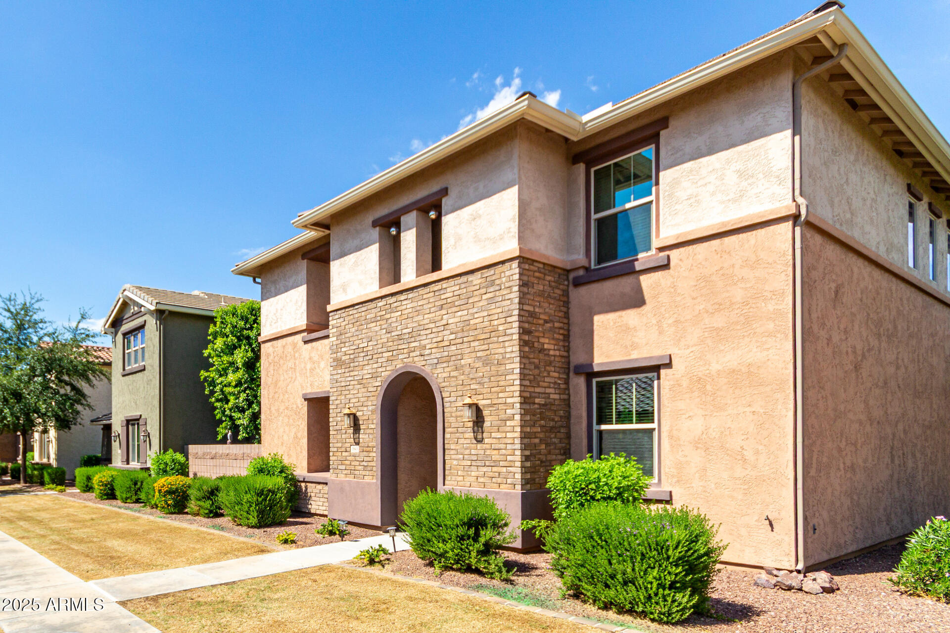 3843 E GIDEON Way