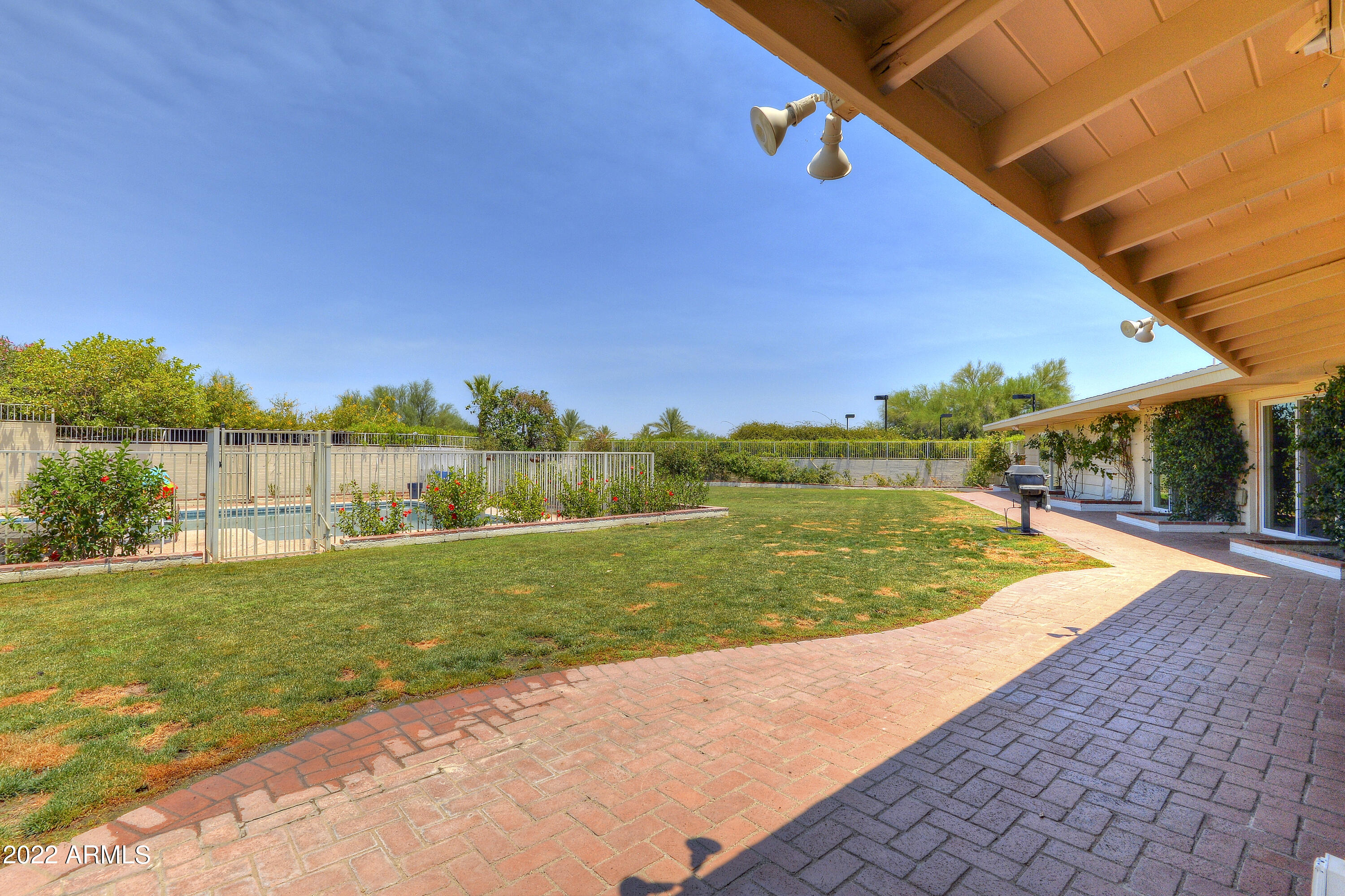 ROLLING HILLS - Residential