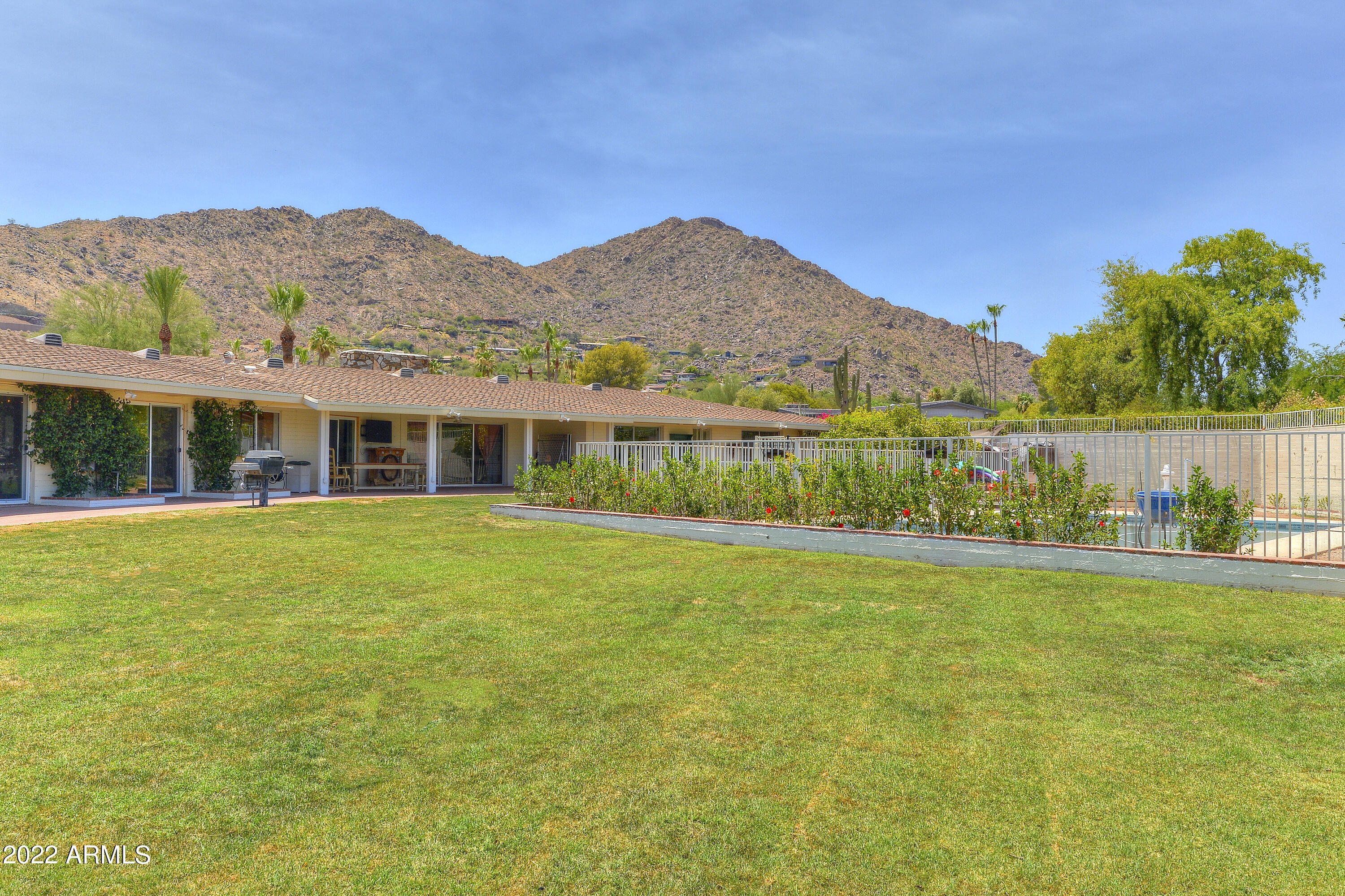 ROLLING HILLS - Residential