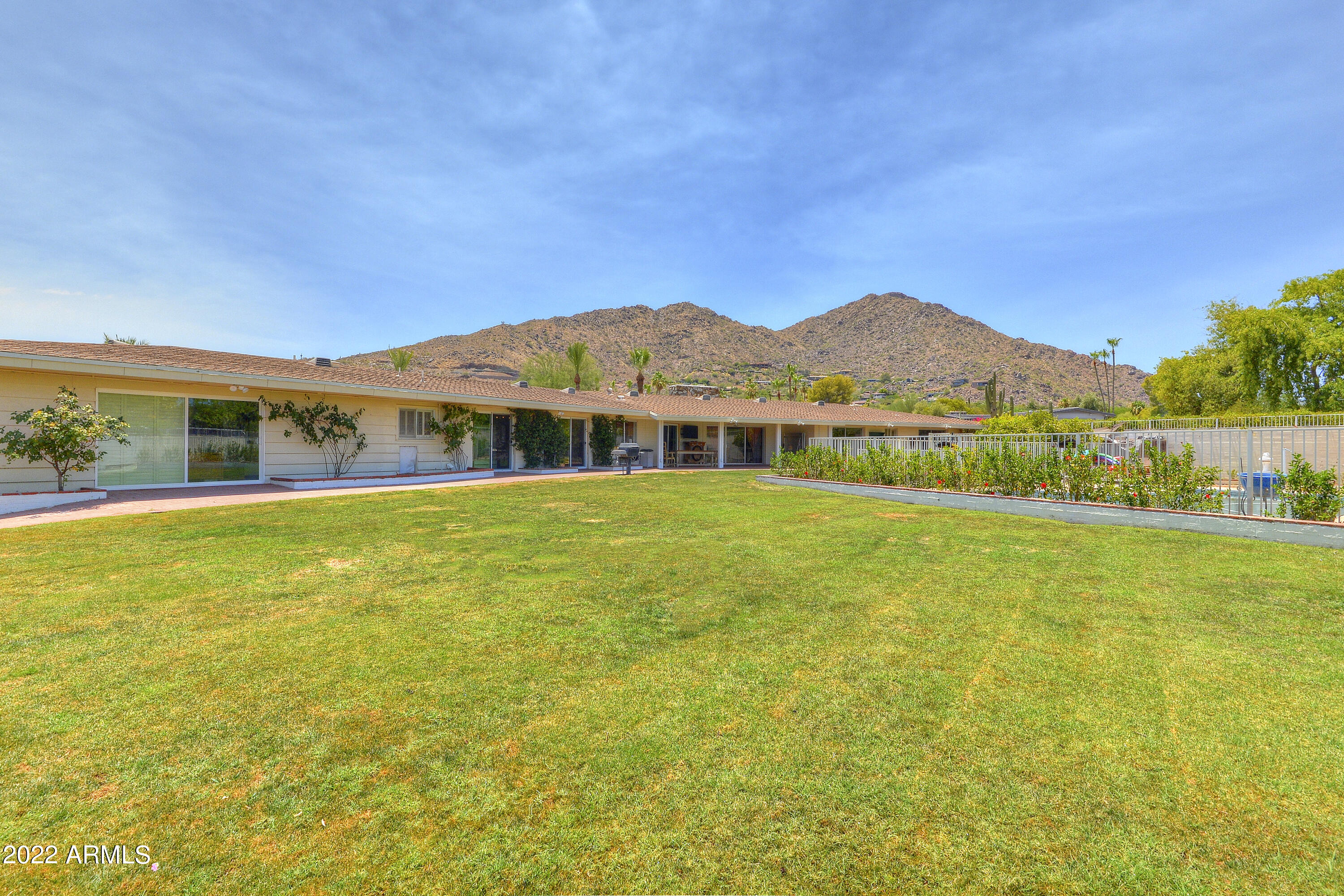 ROLLING HILLS - Residential