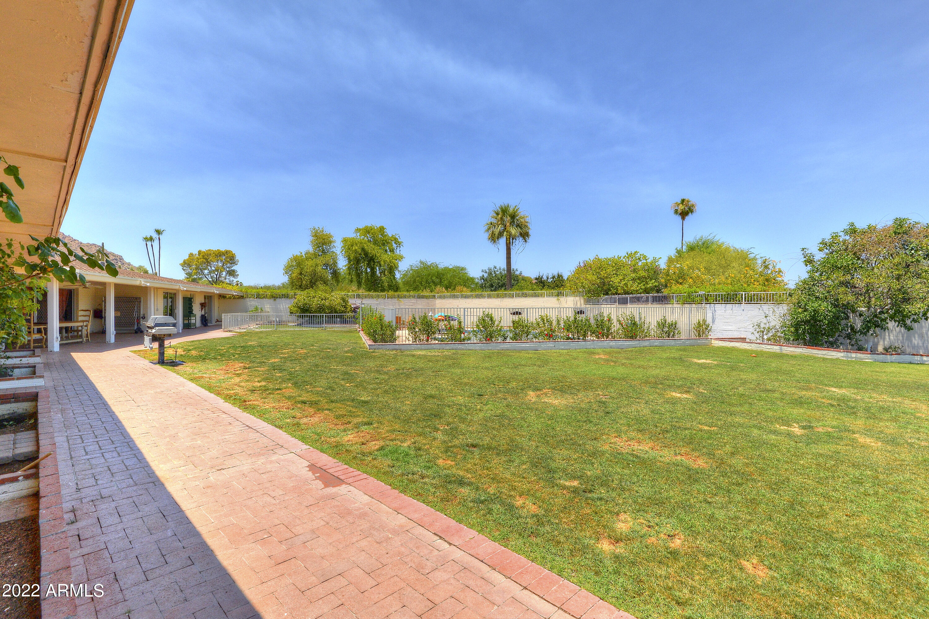 ROLLING HILLS - Residential