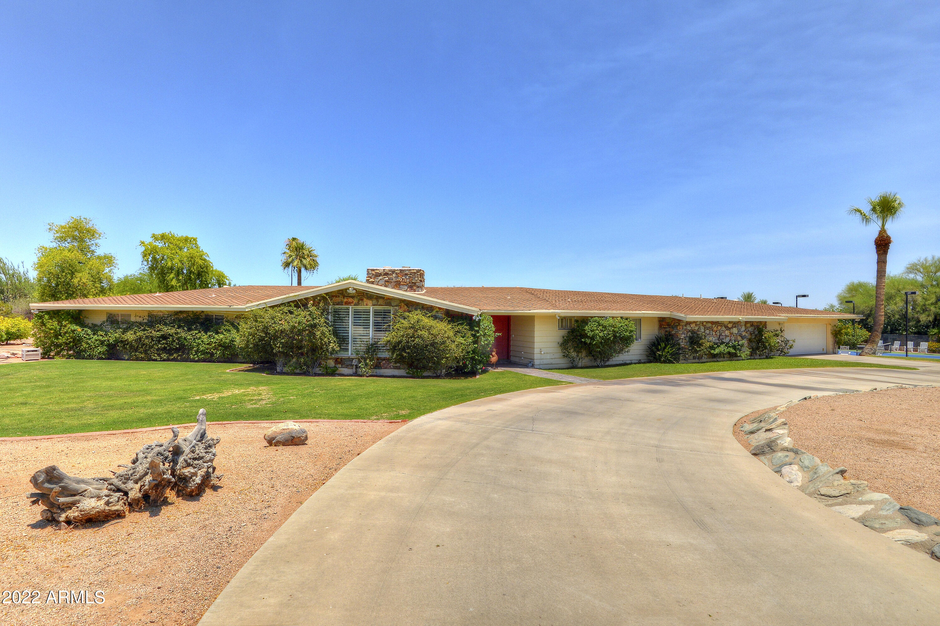 ROLLING HILLS - Residential