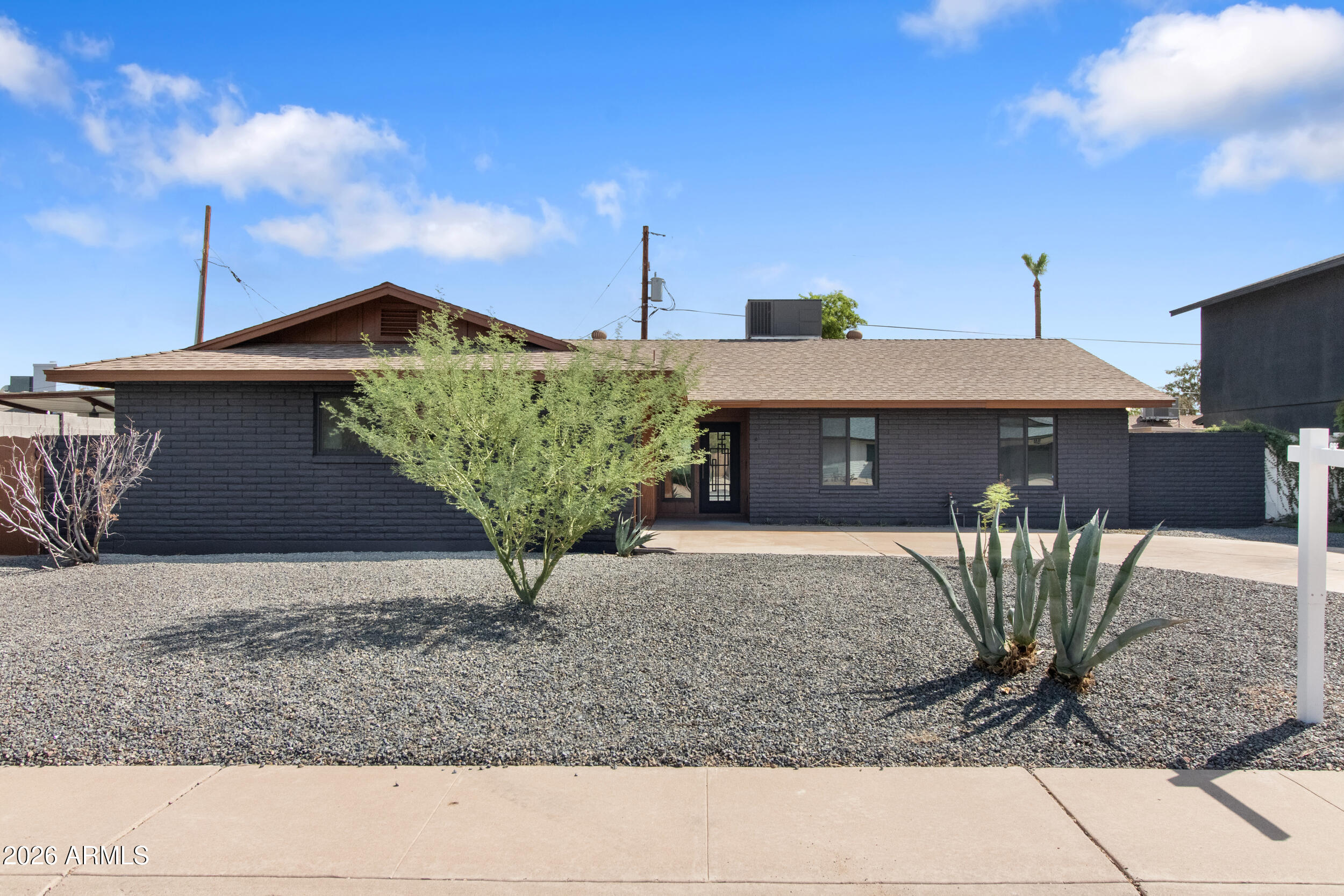 1637 W Griswold Road