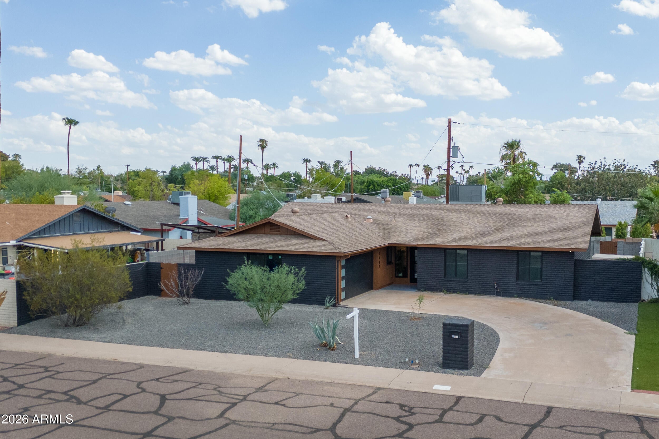 1637 W Griswold Road