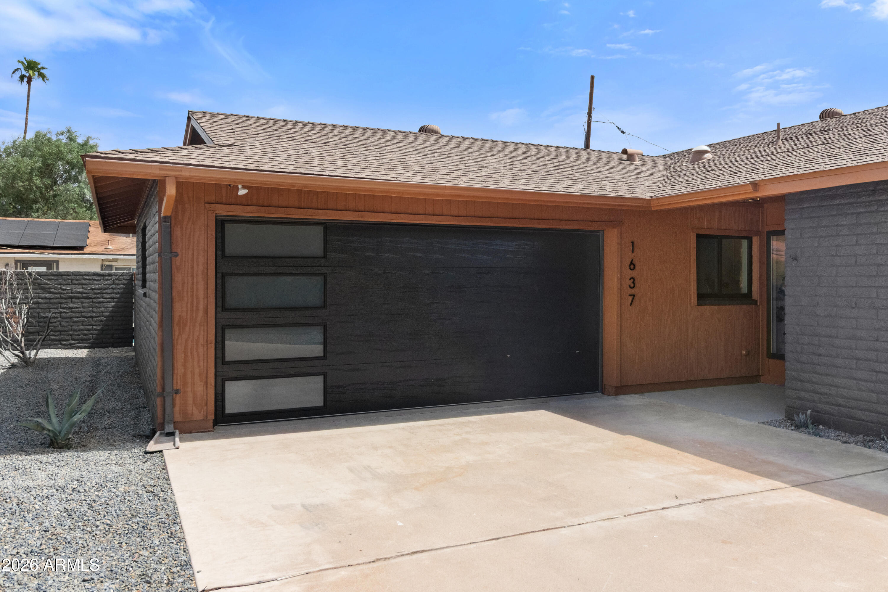 1637 W Griswold Road