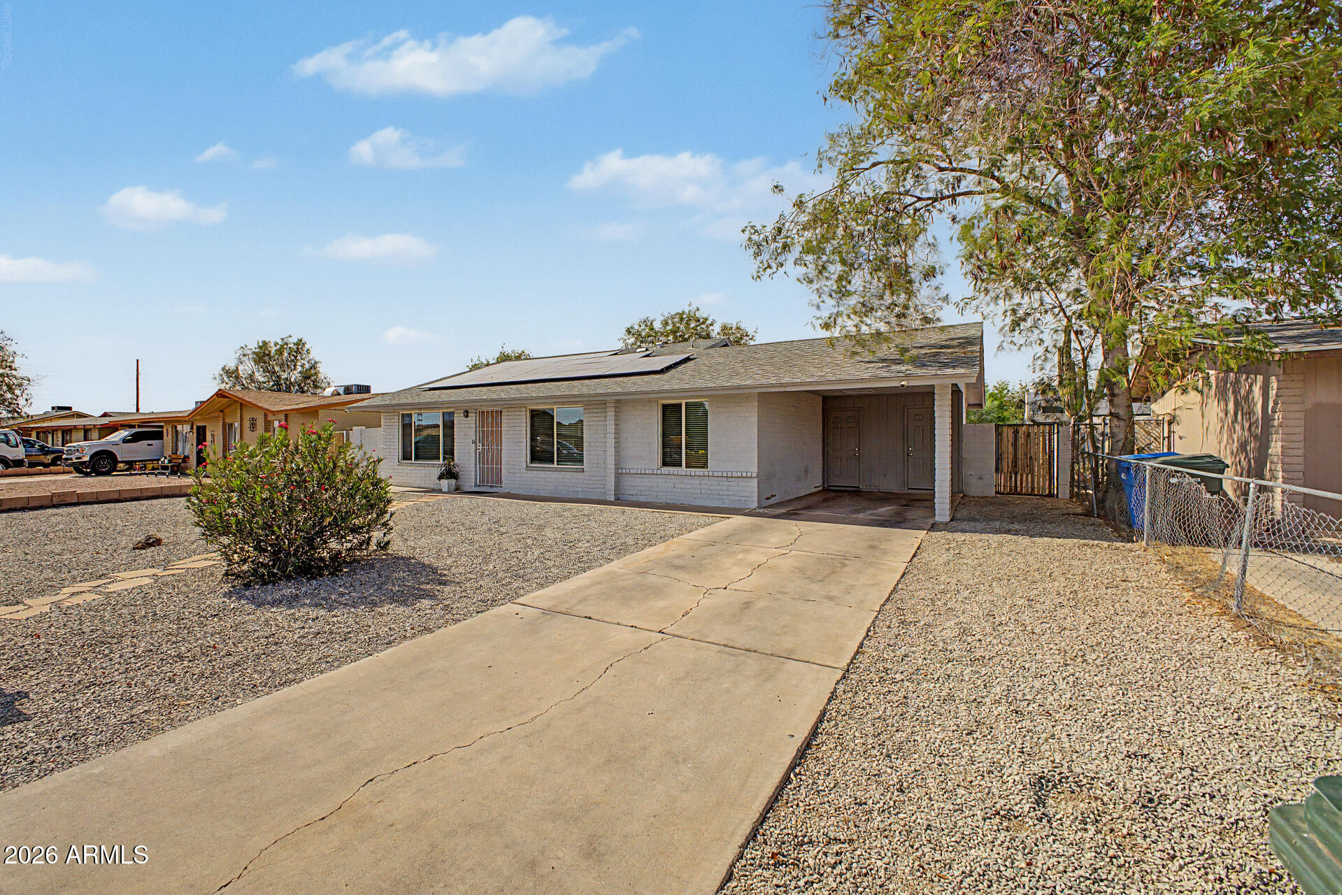 9018 W GLENROSA Avenue
