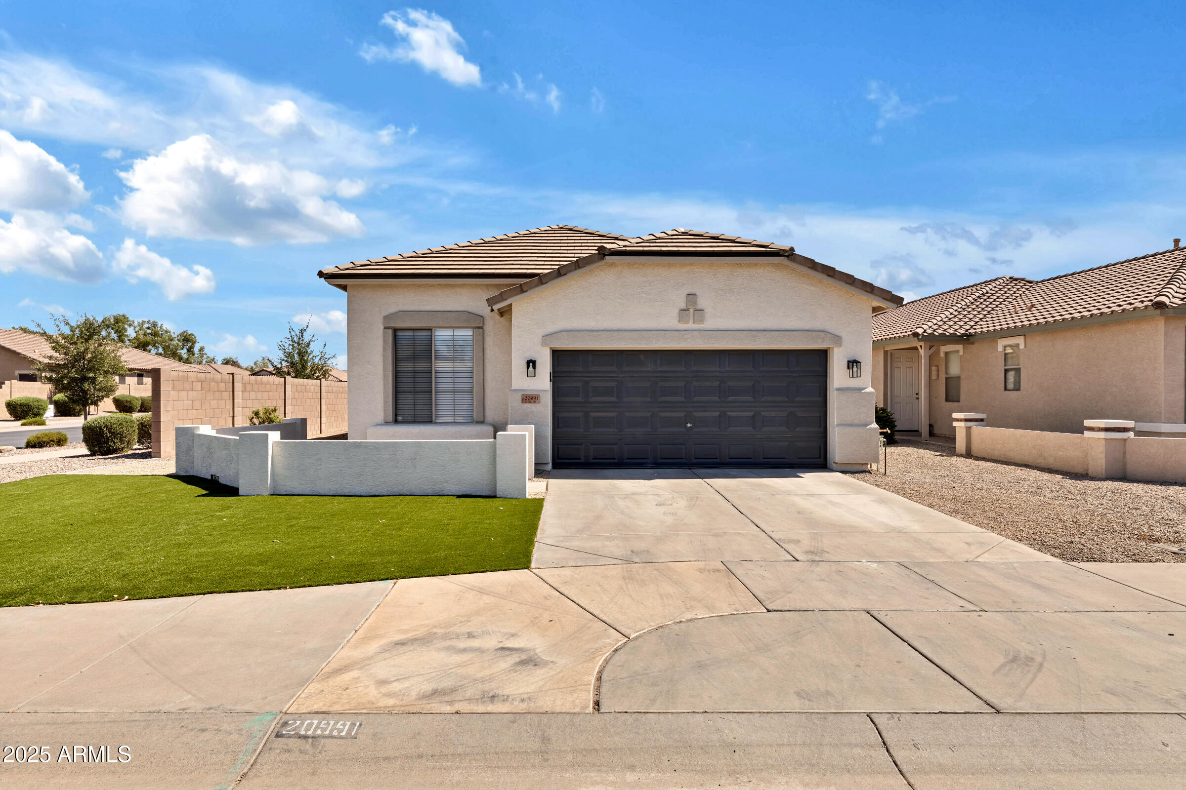 20991 E DESERT HILLS Boulevard
