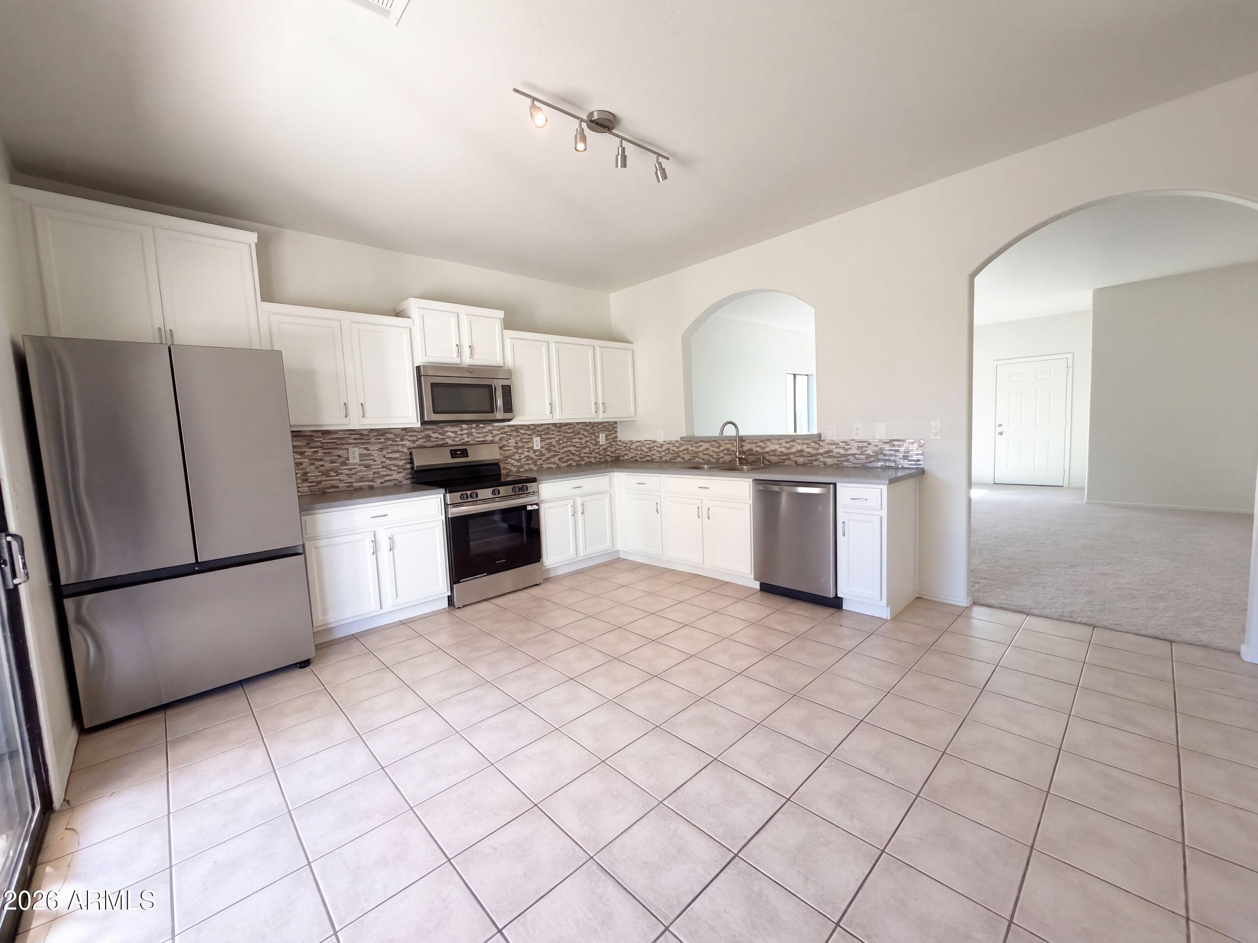 719 W LYDIA Lane