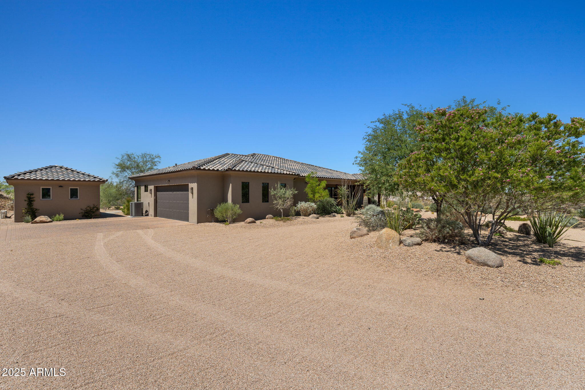 85 E MOSEY Way