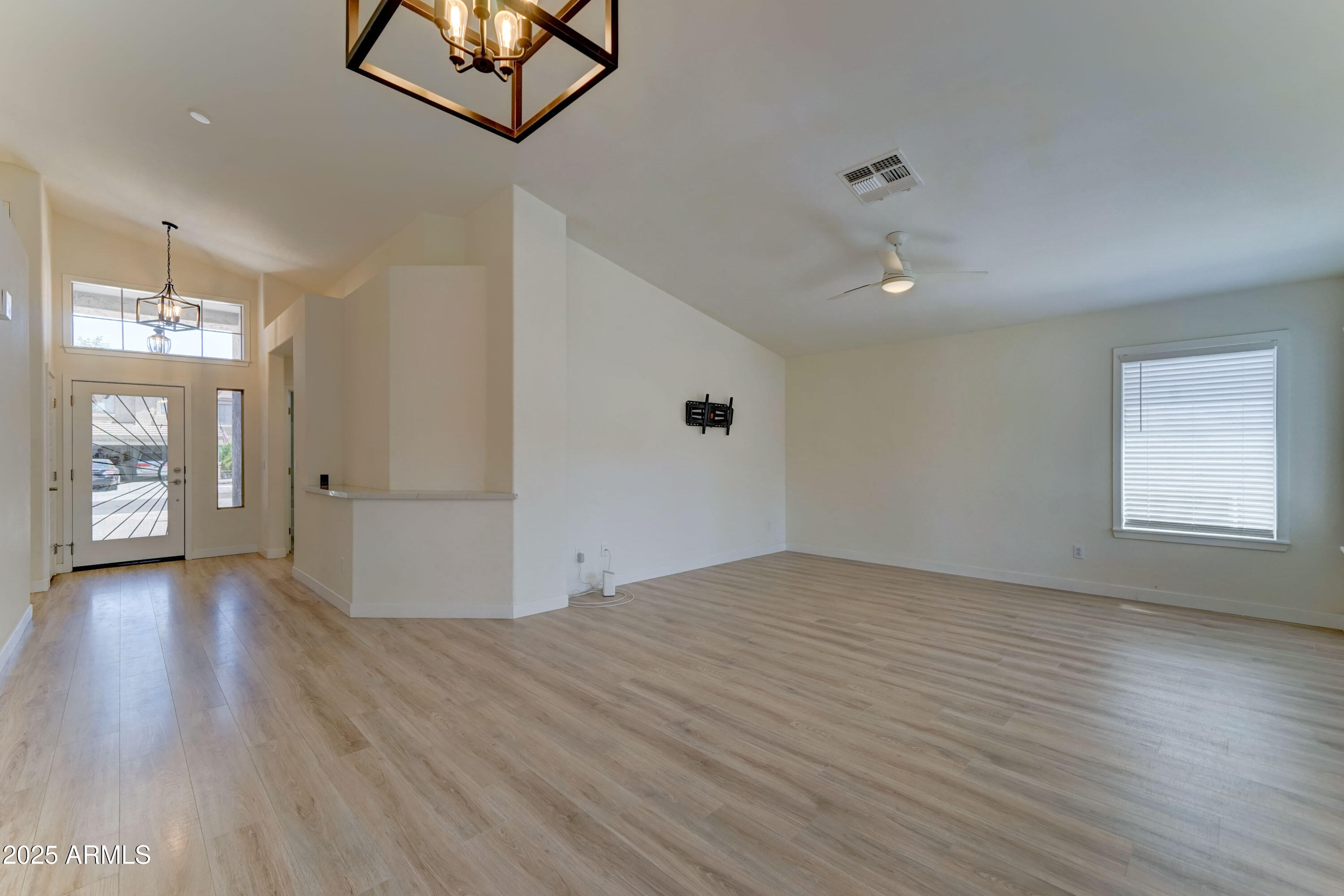 289 E MESQUITE Street