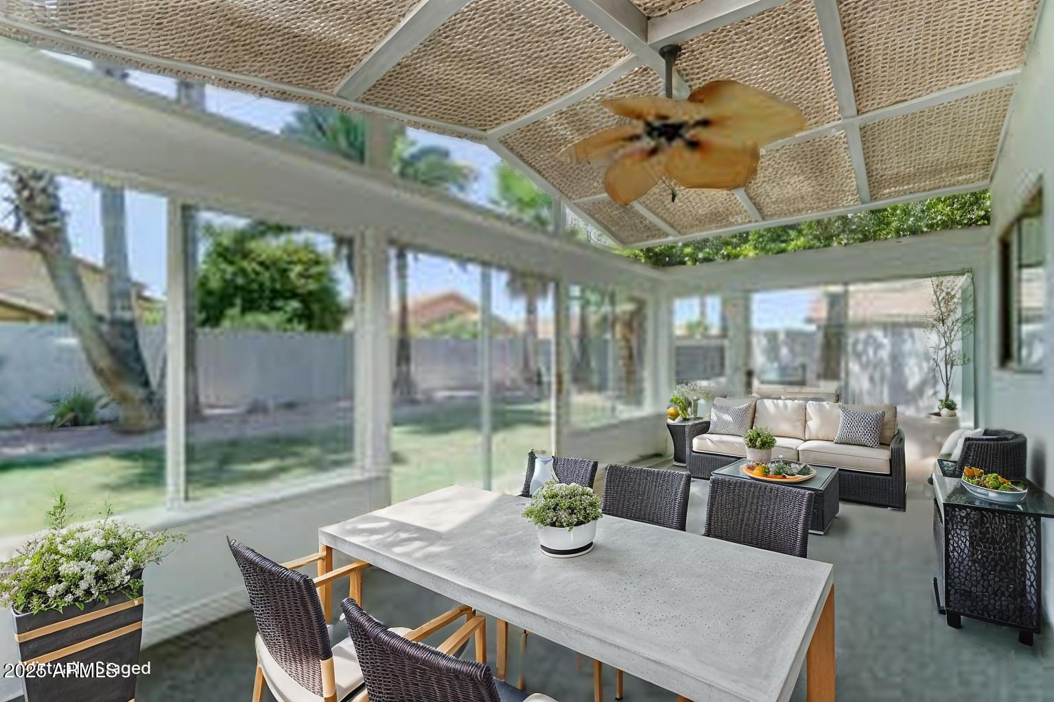 289 E MESQUITE Street